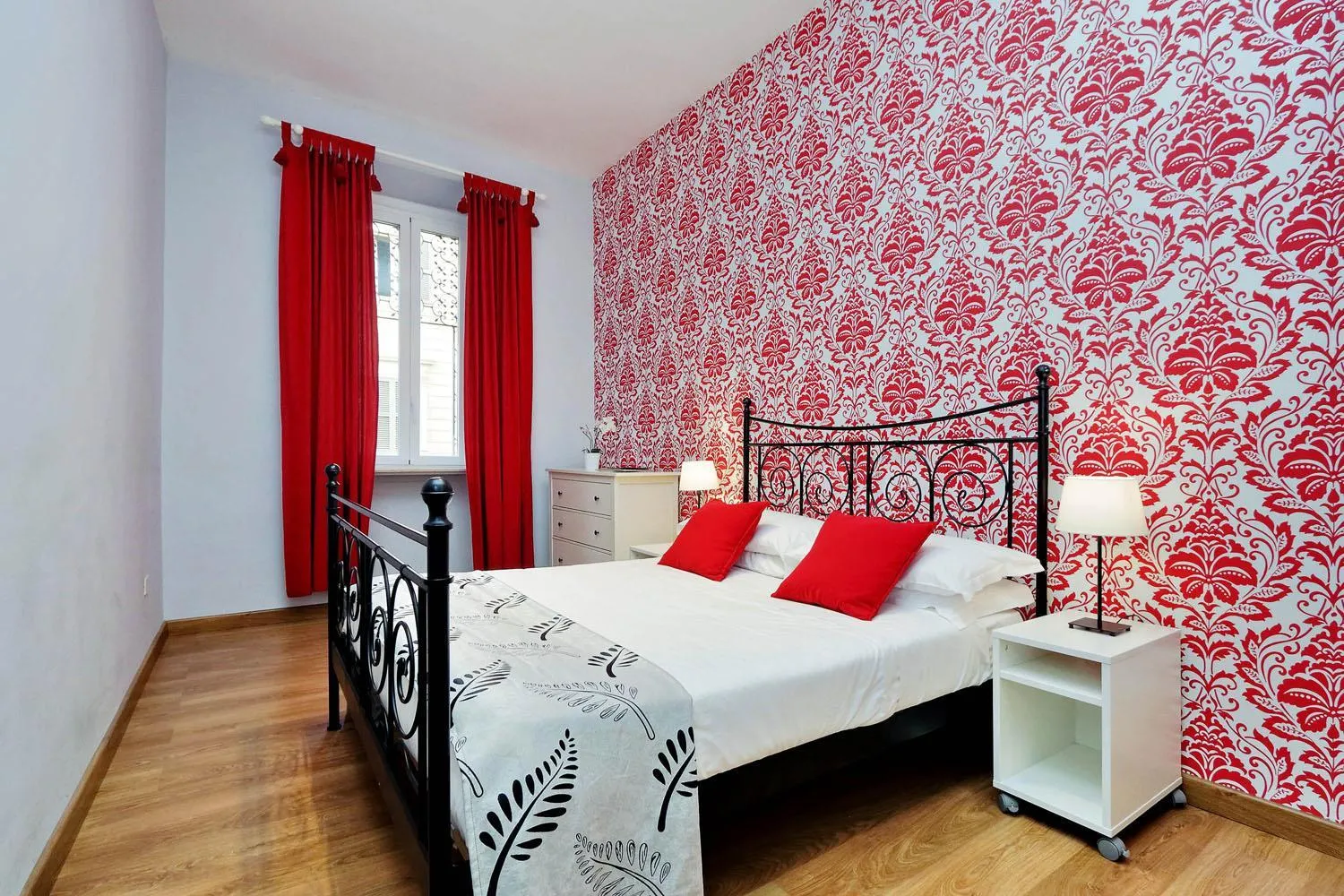 Bedroom, Bed in Cozy Tritone - My Extra Home