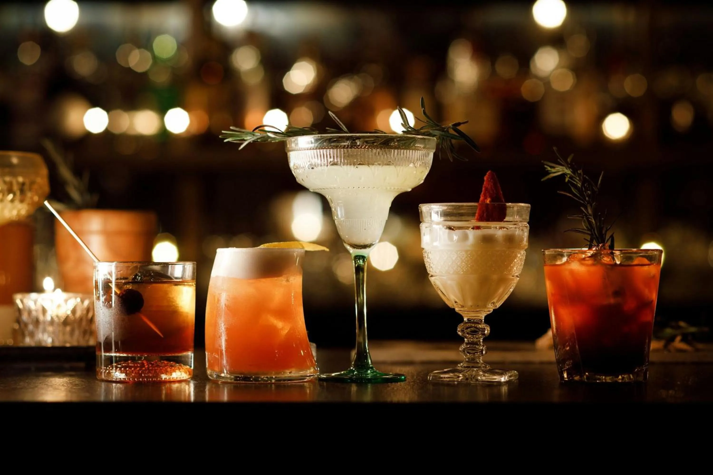 Lounge or bar in Ambassador Hotel Wichita, Autograph Collection