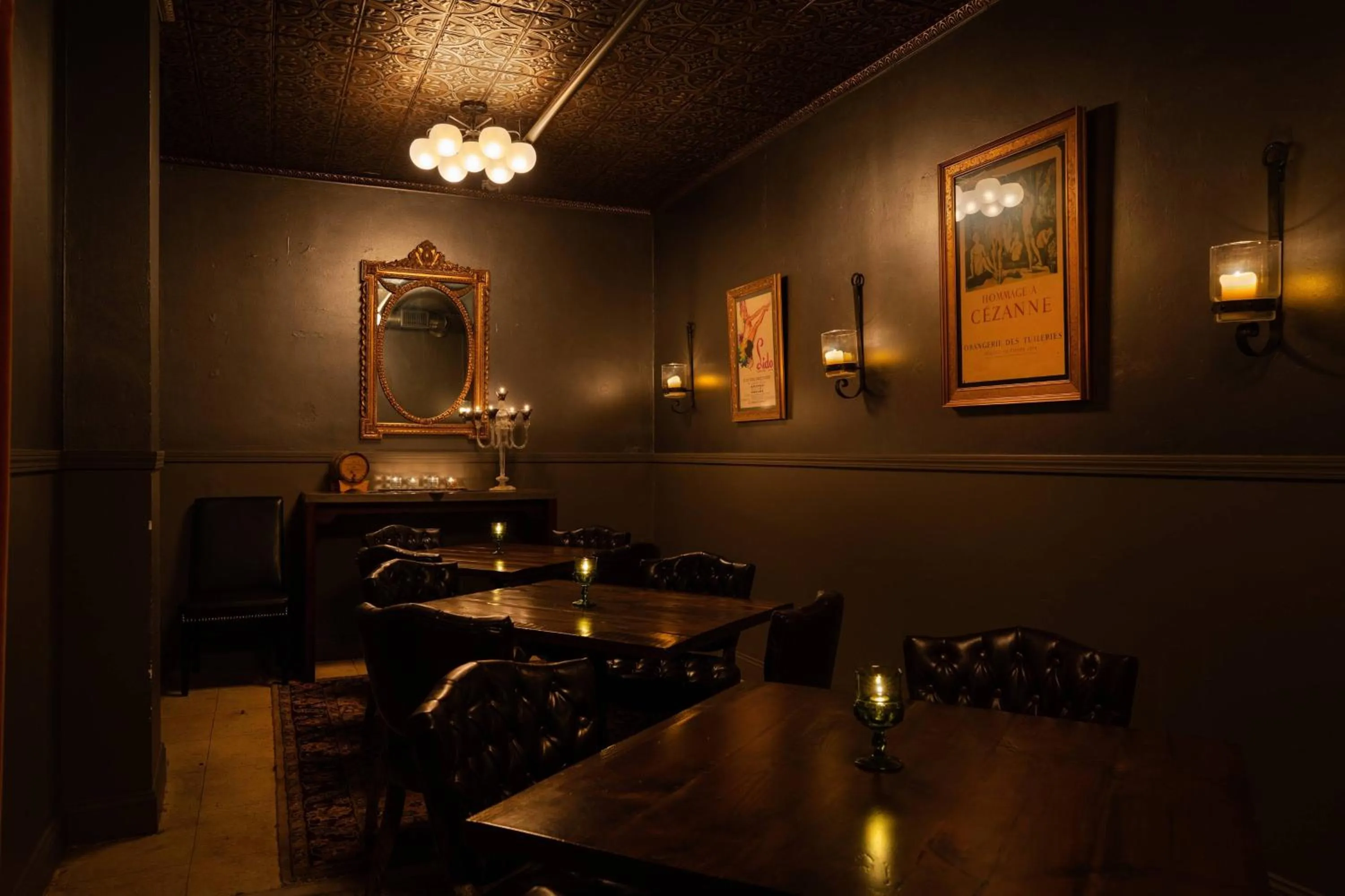 Restaurant/places to eat in Ambassador Hotel Wichita, Autograph Collection