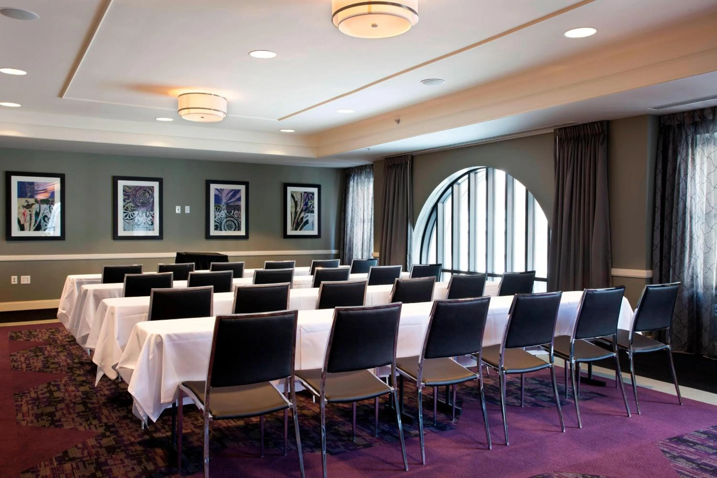 Meeting/conference room in Ambassador Hotel Wichita, Autograph Collection