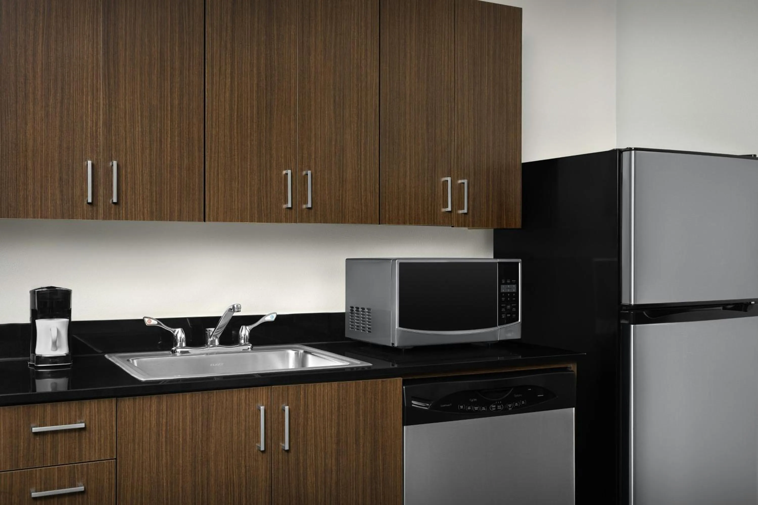 Kitchen or kitchenette in Fairfield Inn & Suites by Marriott Fayetteville North