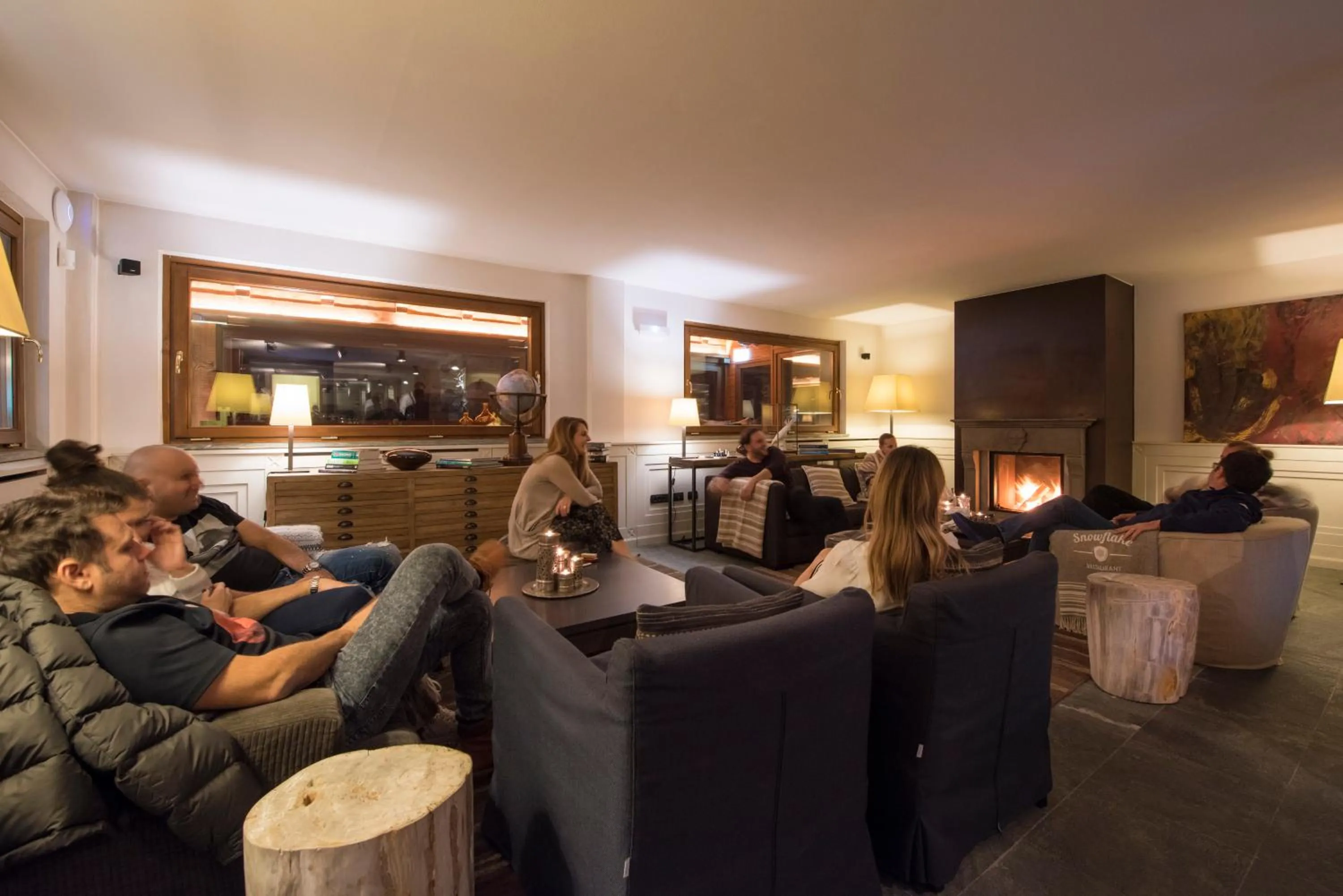 Communal lounge/ TV room in Hotel Principe delle Nevi