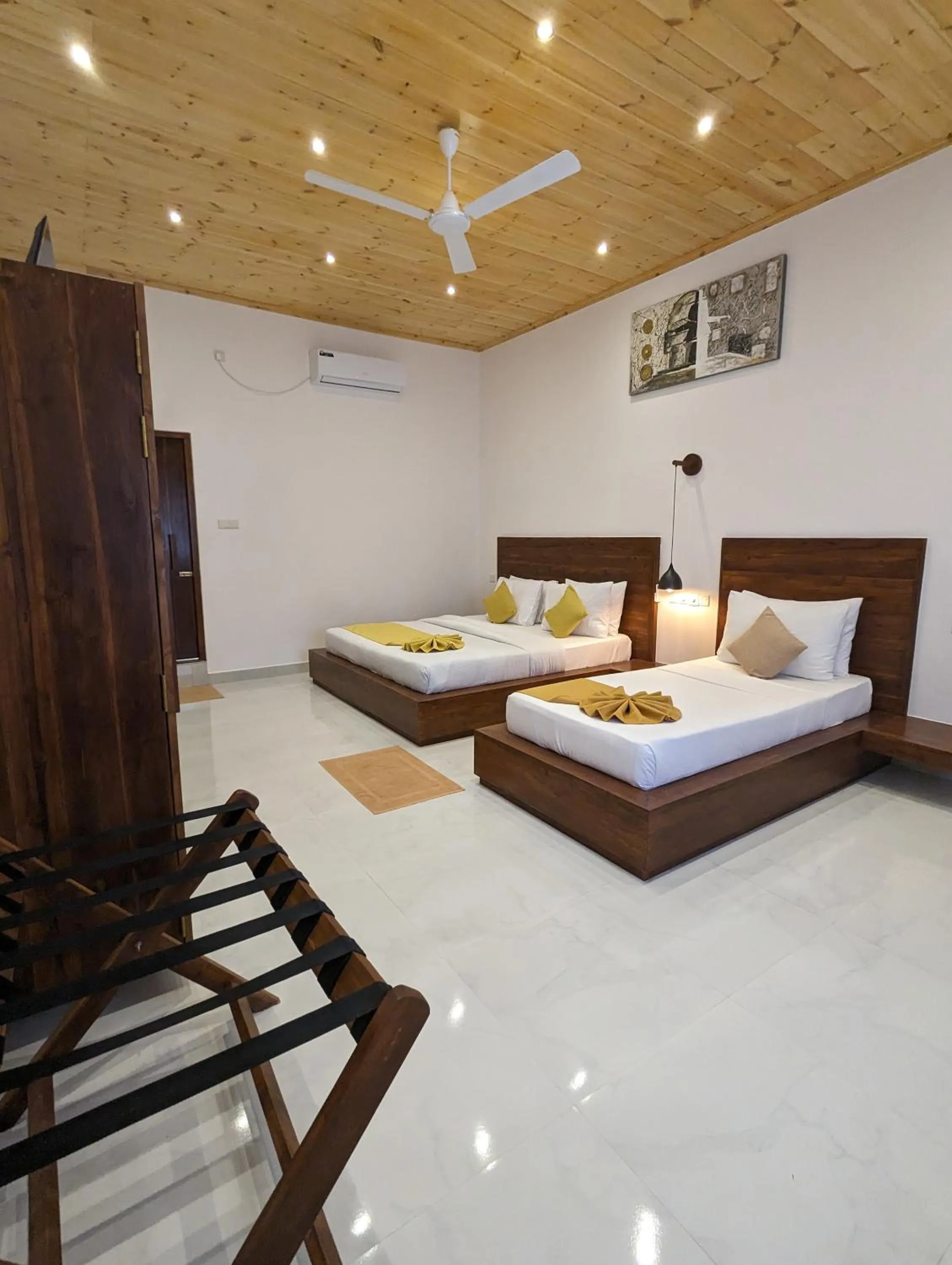 Bed in Eco Hotel Black & White - Anuradhapura