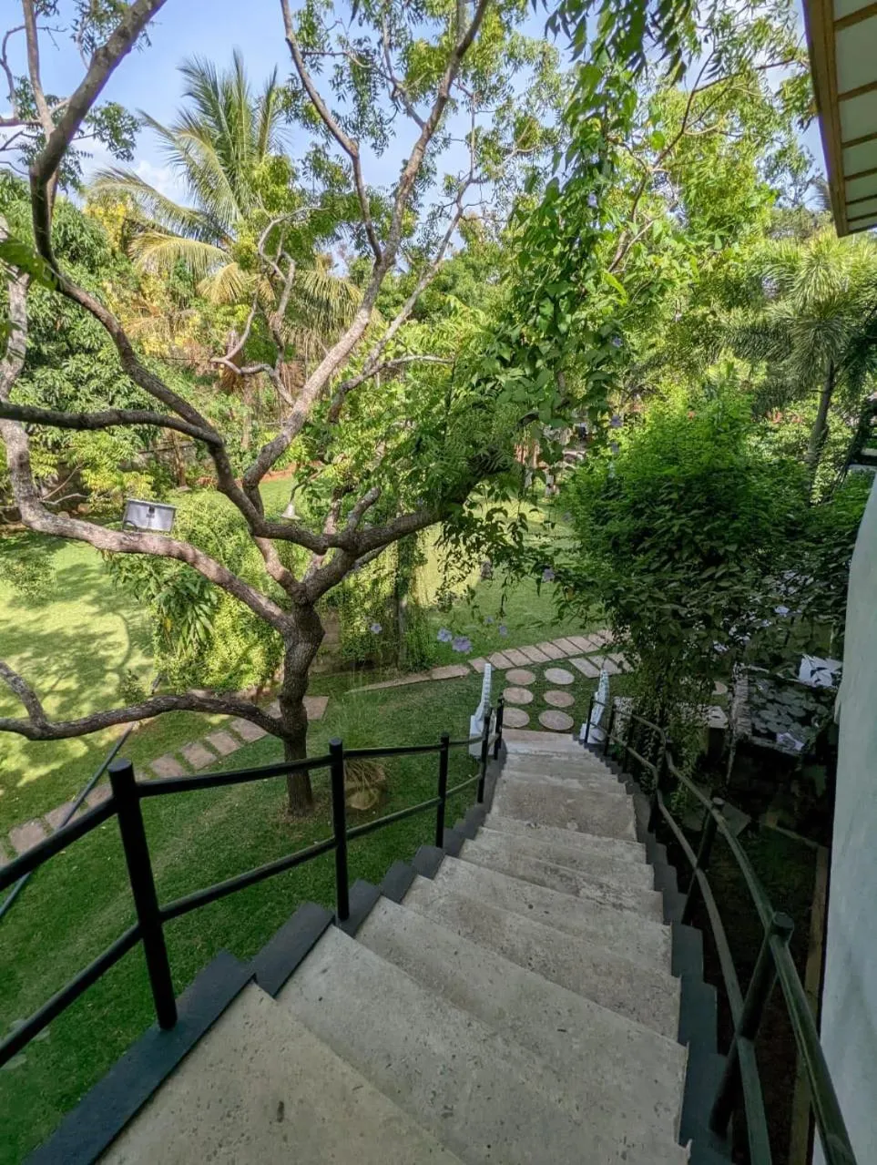 Garden in Eco Hotel Black & White - Anuradhapura
