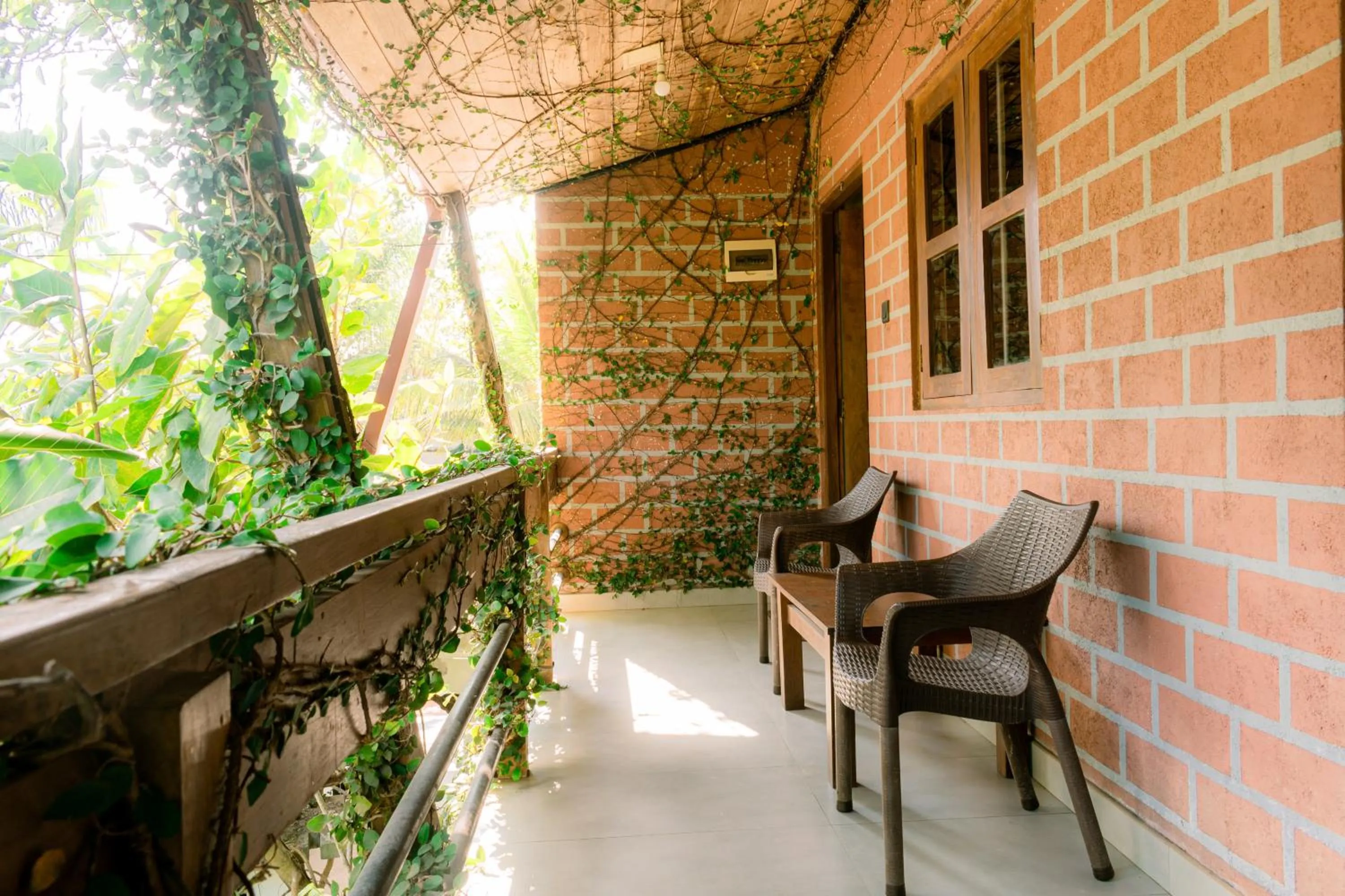 Eco Hotel Black & White - Anuradhapura