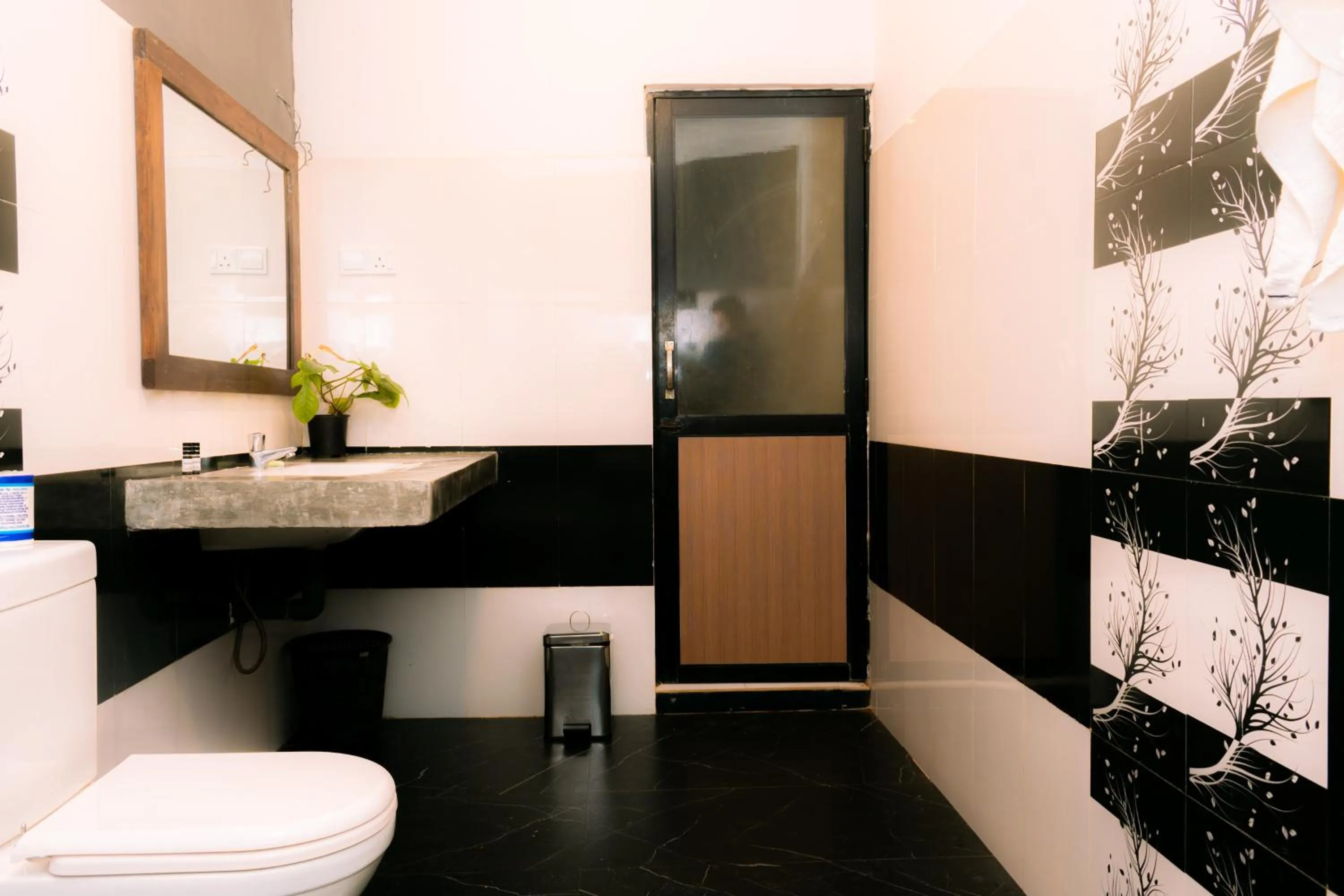 Eco Hotel Black & White - Anuradhapura