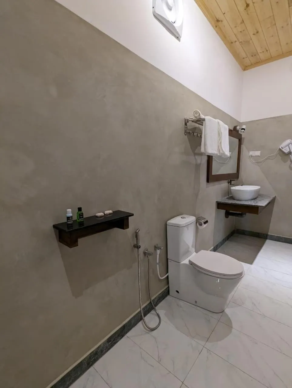 Eco Hotel Black & White - Anuradhapura