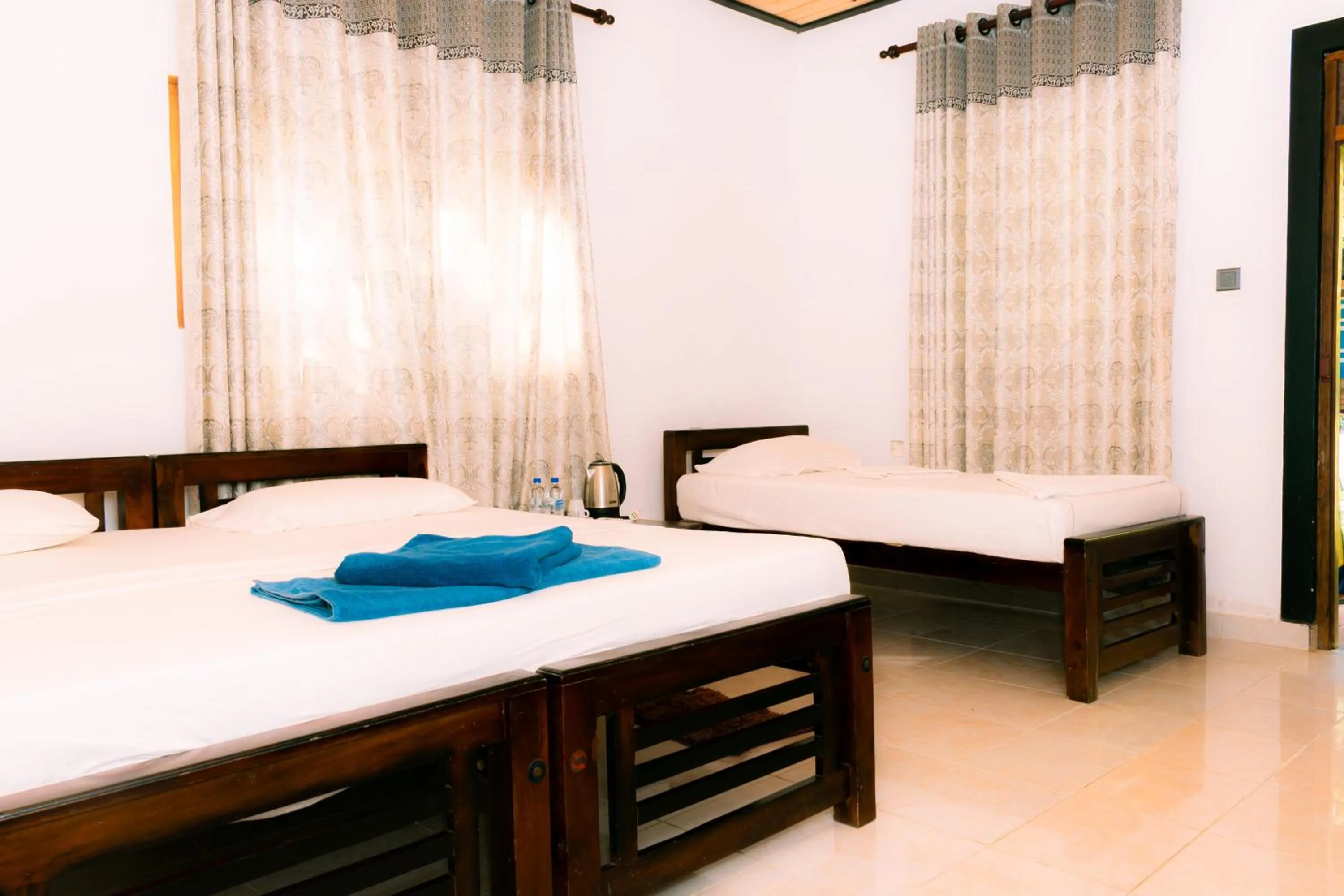 Bed in Eco Hotel Black & White - Anuradhapura