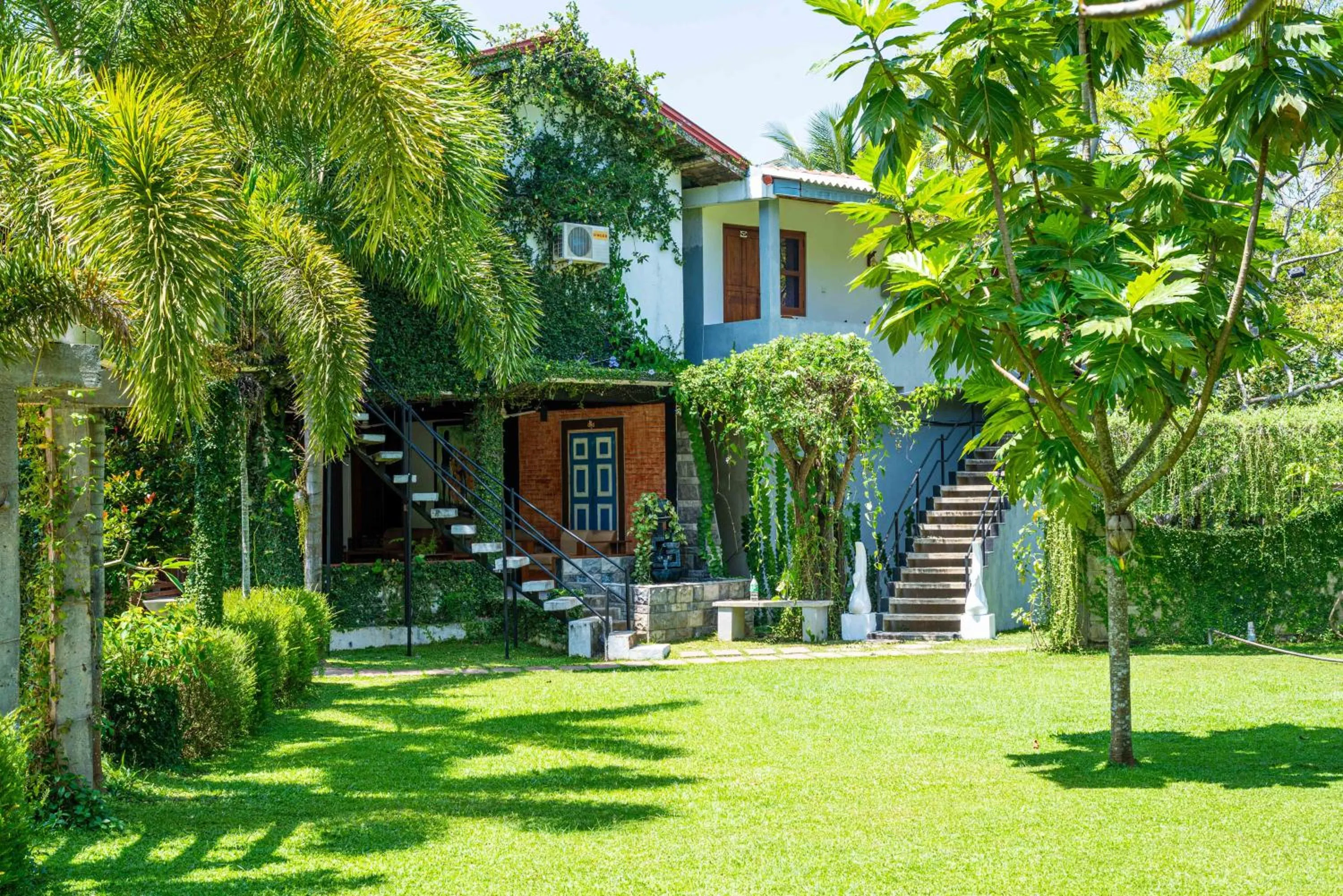 Property building in Eco Hotel Black & White - Anuradhapura