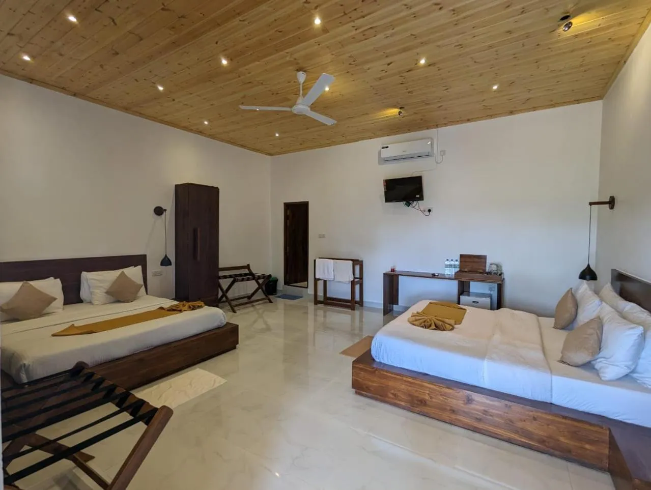 Bed in Eco Hotel Black & White - Anuradhapura