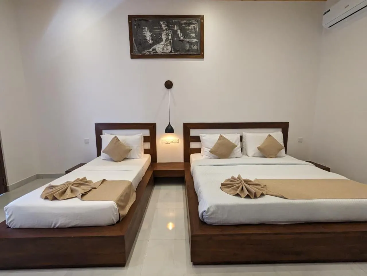 Bed in Eco Hotel Black & White - Anuradhapura