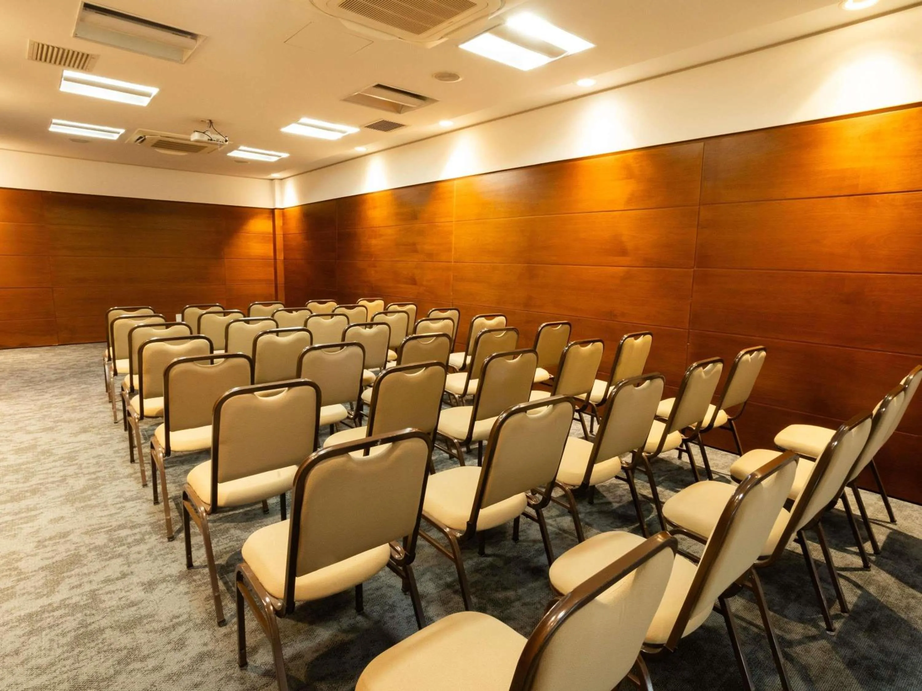 Meeting/conference room in Novotel Florianopolis