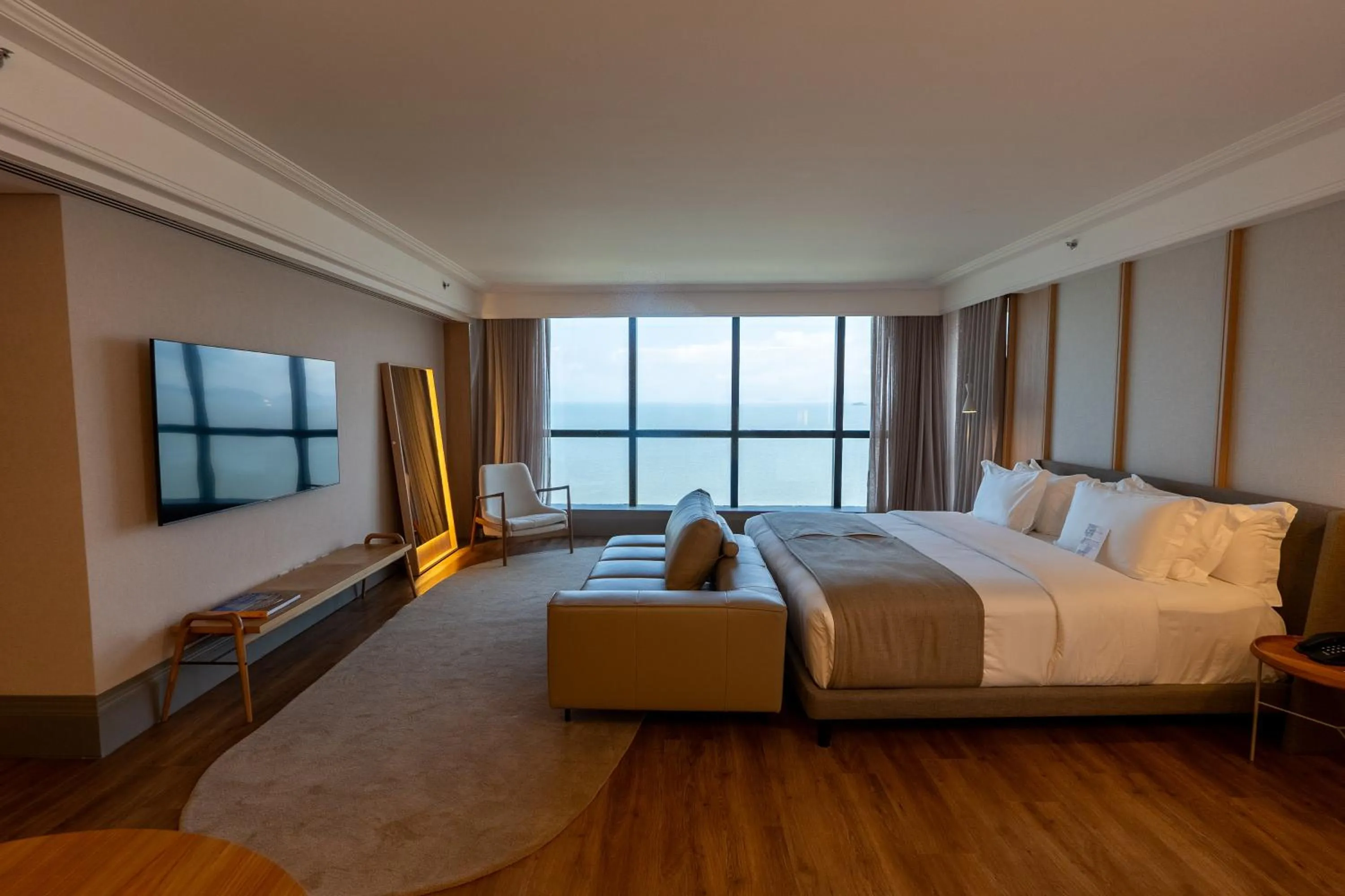 Communal lounge/ TV room, Bed in Novotel Florianopolis