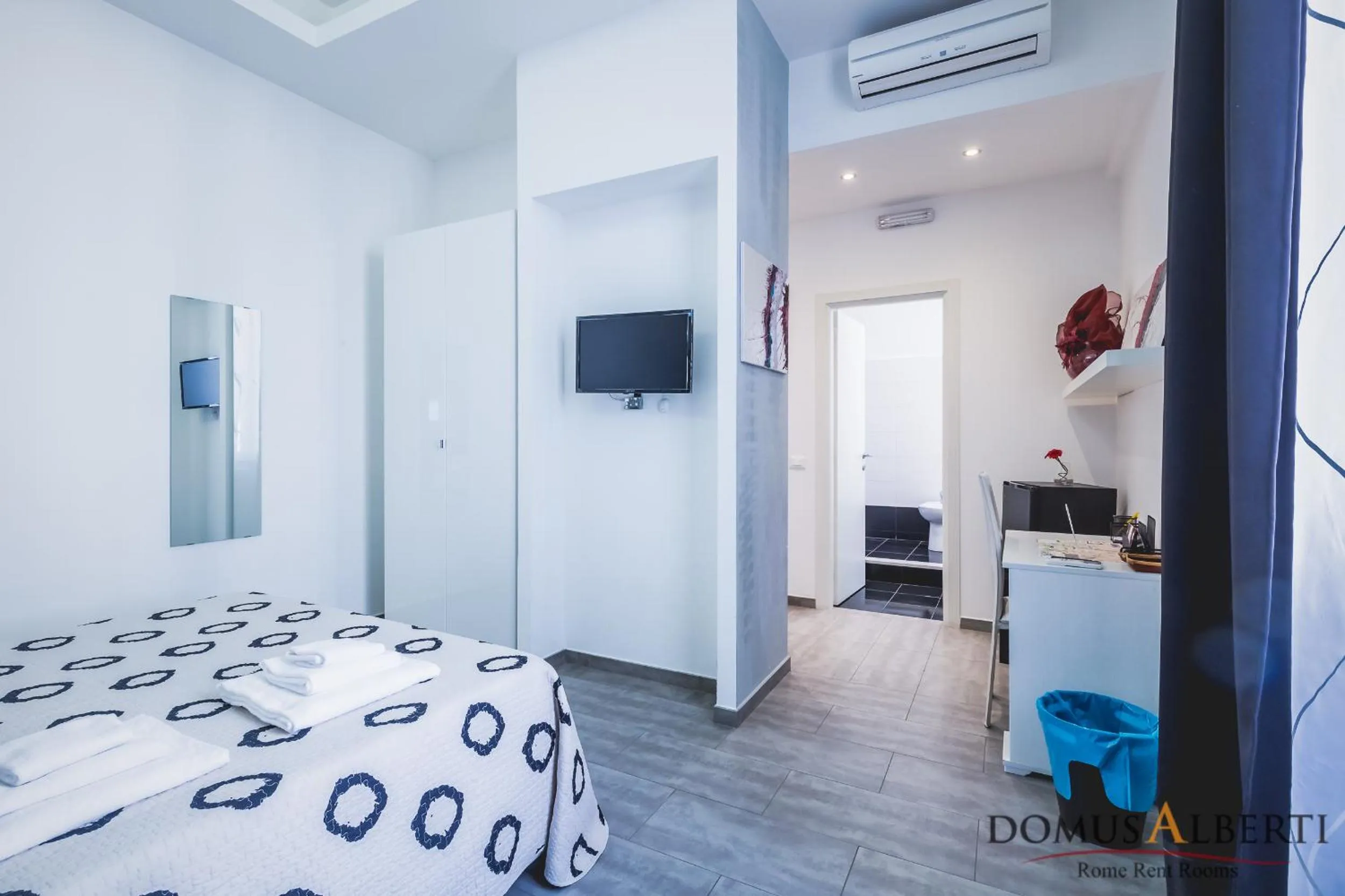 Photo of the whole room, Bed in Domus Alberti Bed & Breakfast