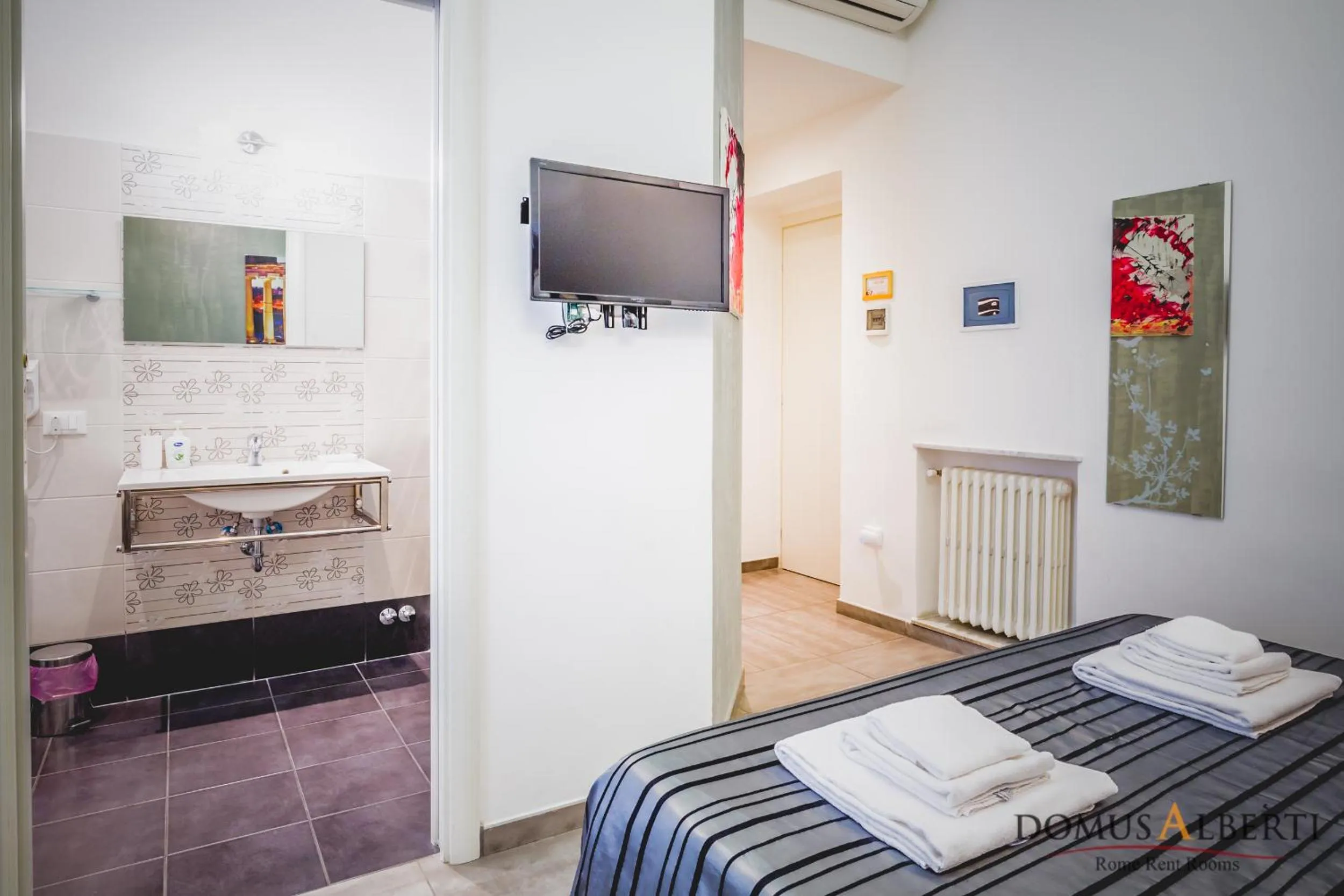 TV and multimedia, Bed in Domus Alberti Bed & Breakfast