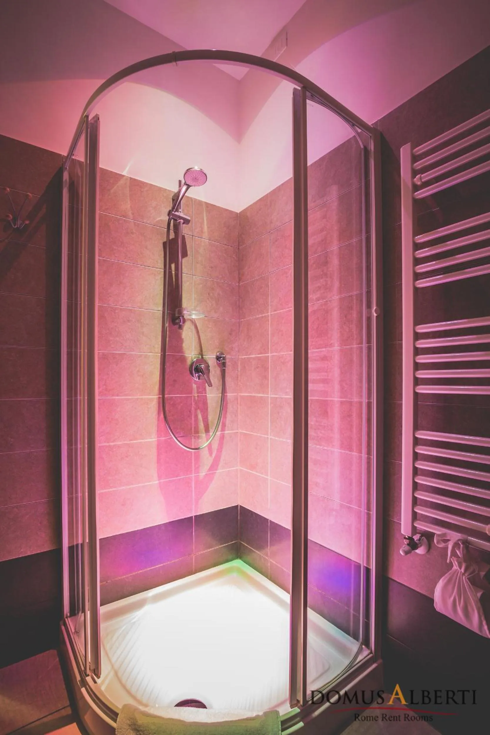 Shower in Domus Alberti Bed & Breakfast