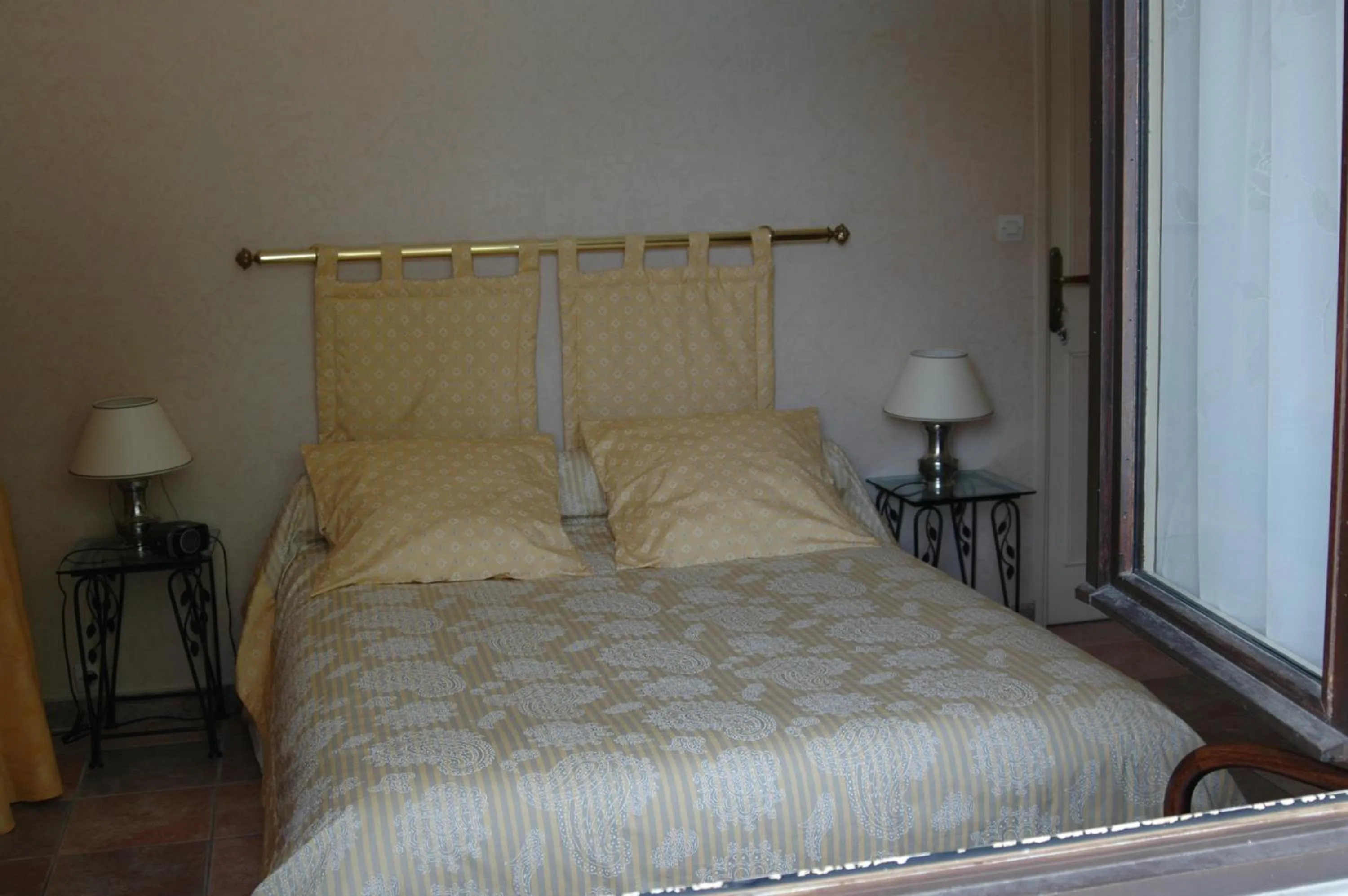 Bed in Le Jardin de Roses DOMINIQUE LOREAU