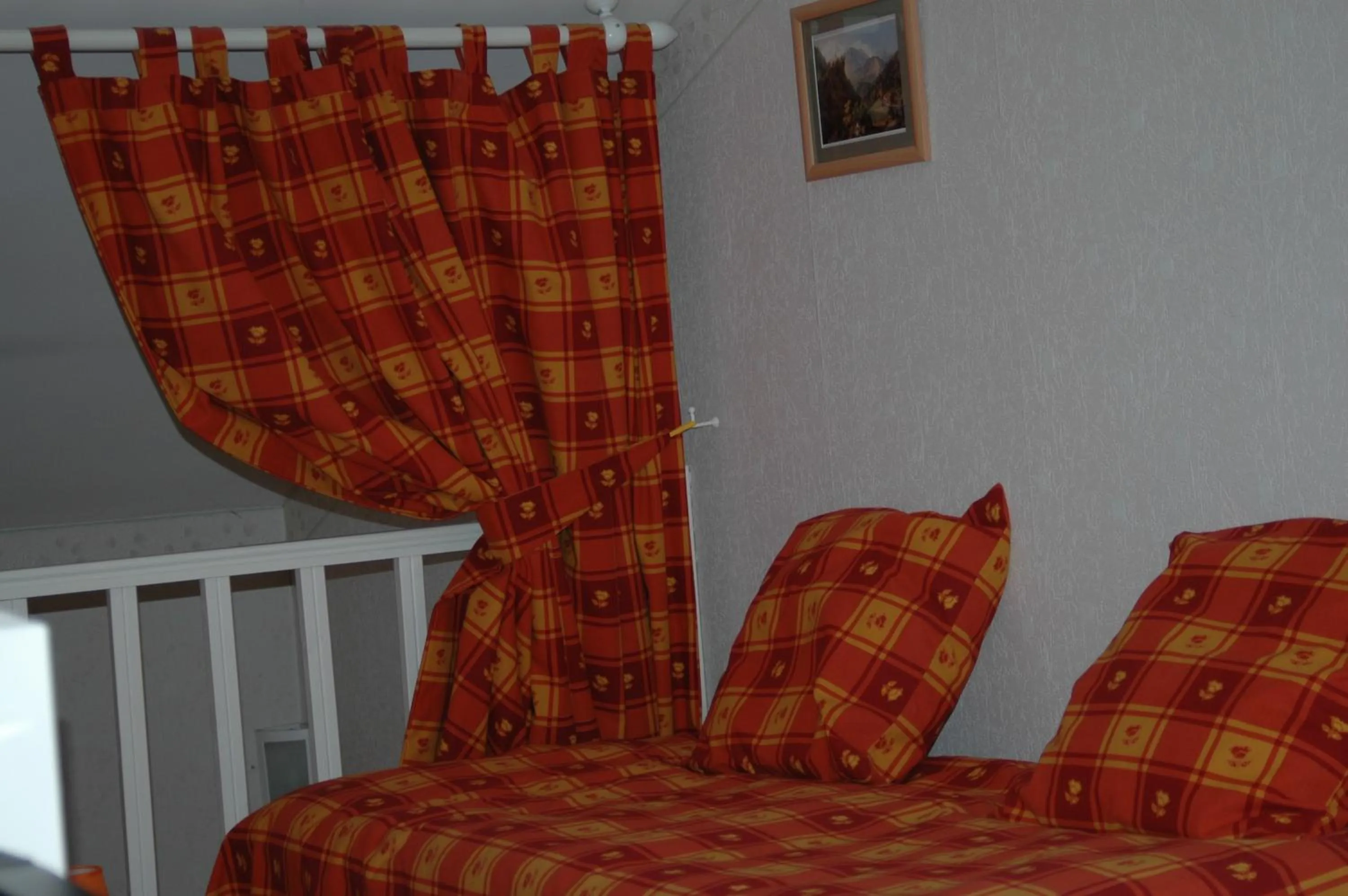 Bed in Le Jardin de Roses DOMINIQUE LOREAU