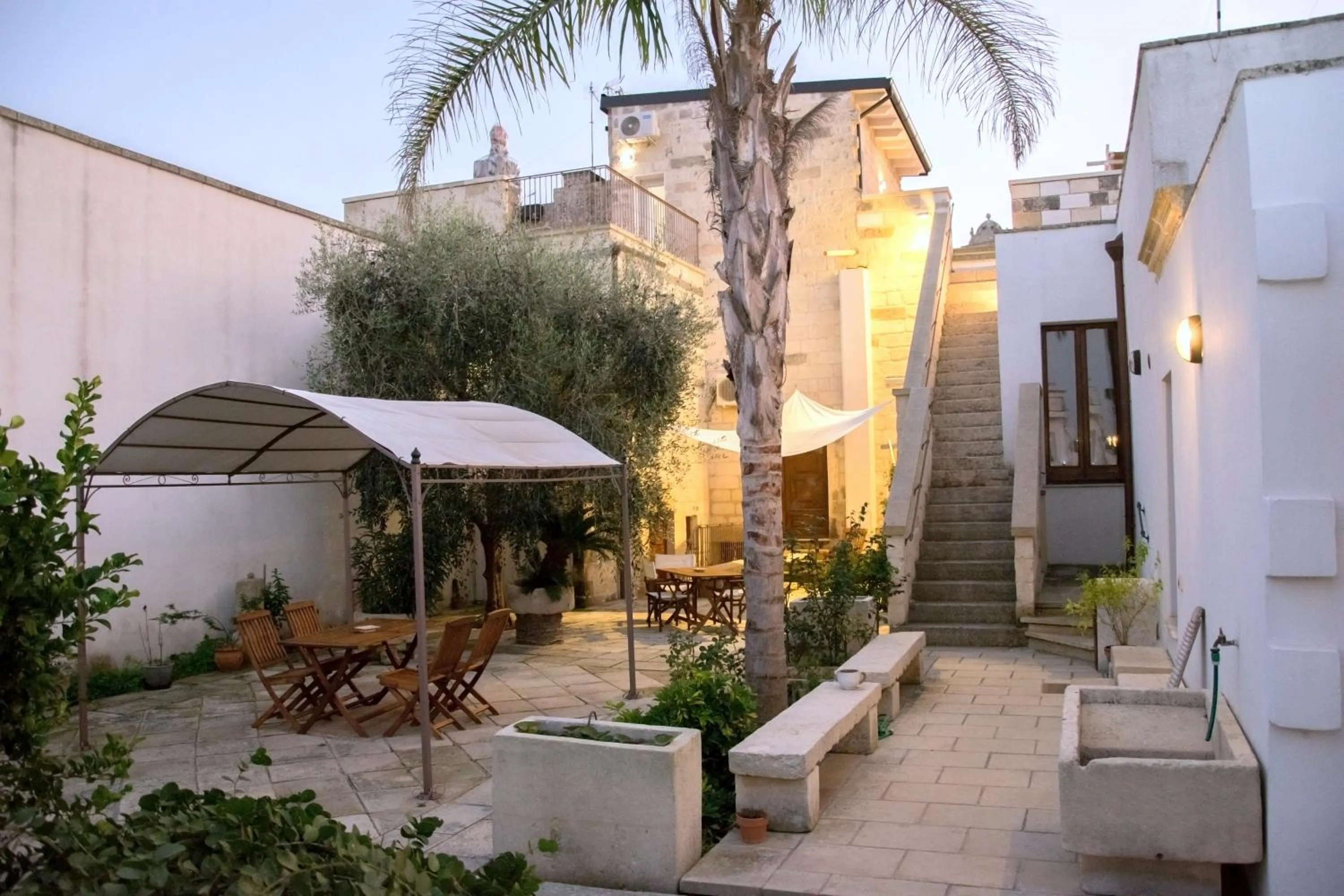 Garden in Borgo dei Filitti - B&B artistico - Piscina Solarium & Enoteca