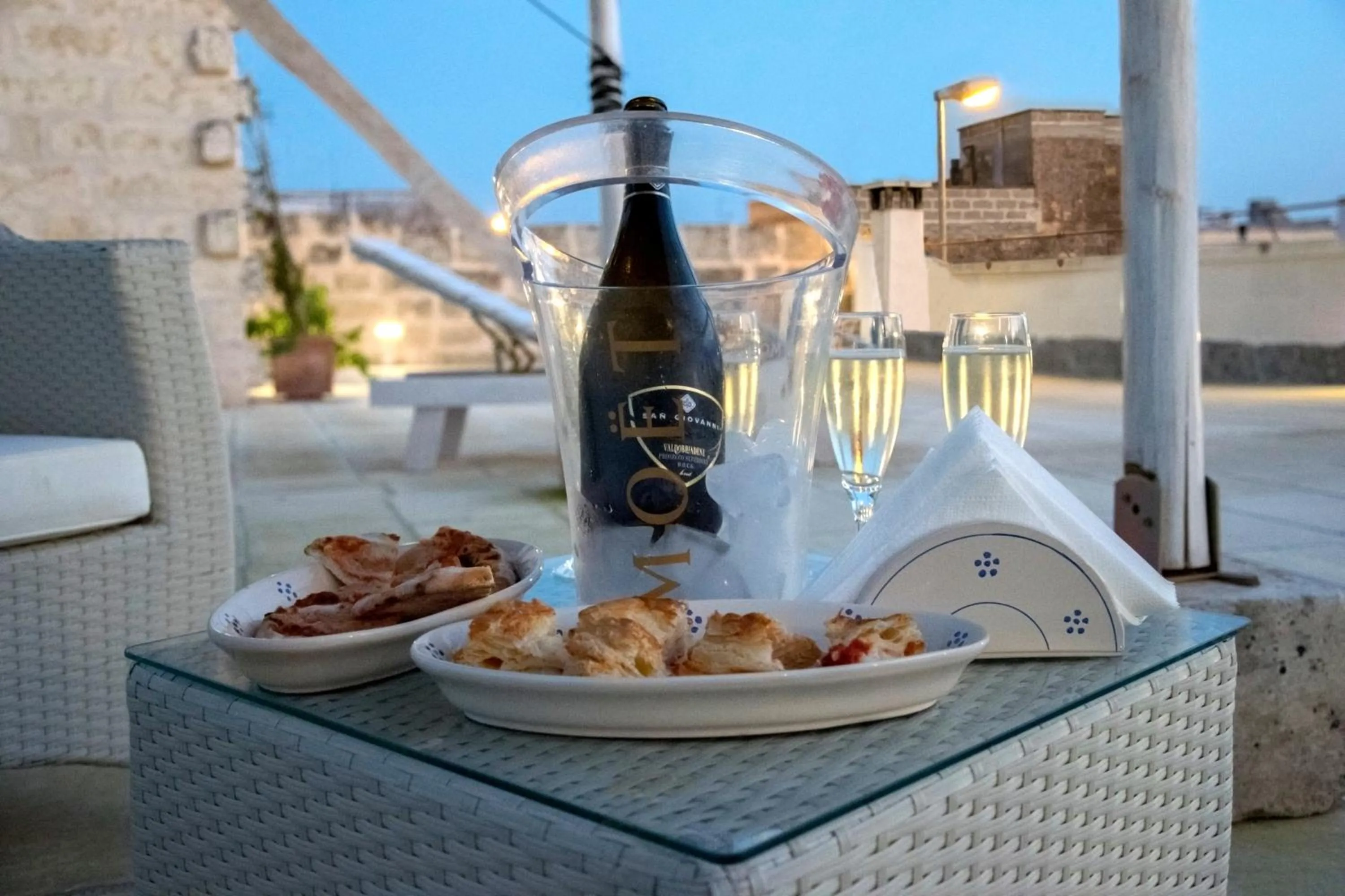 Food and drinks in Borgo dei Filitti - B&B artistico - Piscina Solarium & Enoteca