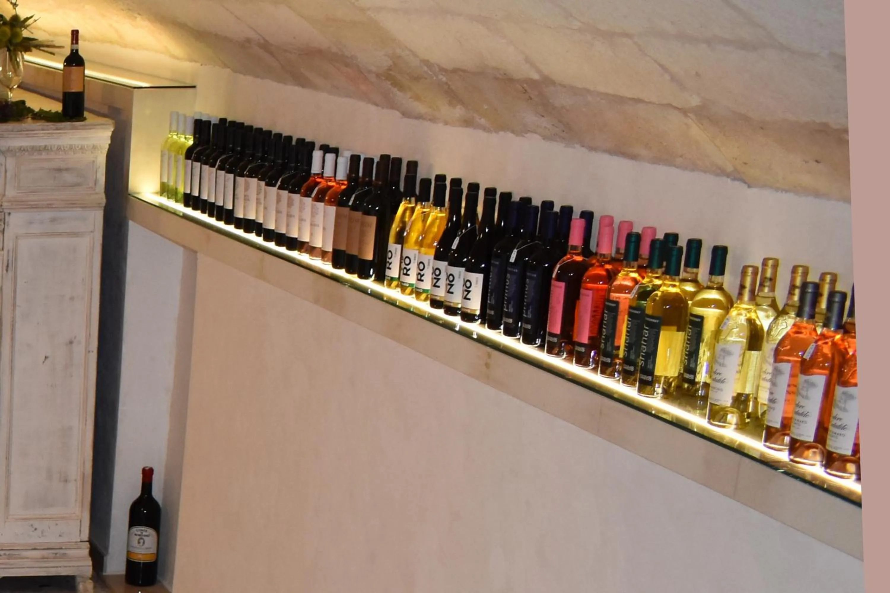 Food and drinks in Borgo dei Filitti - B&B artistico - Piscina Solarium & Enoteca