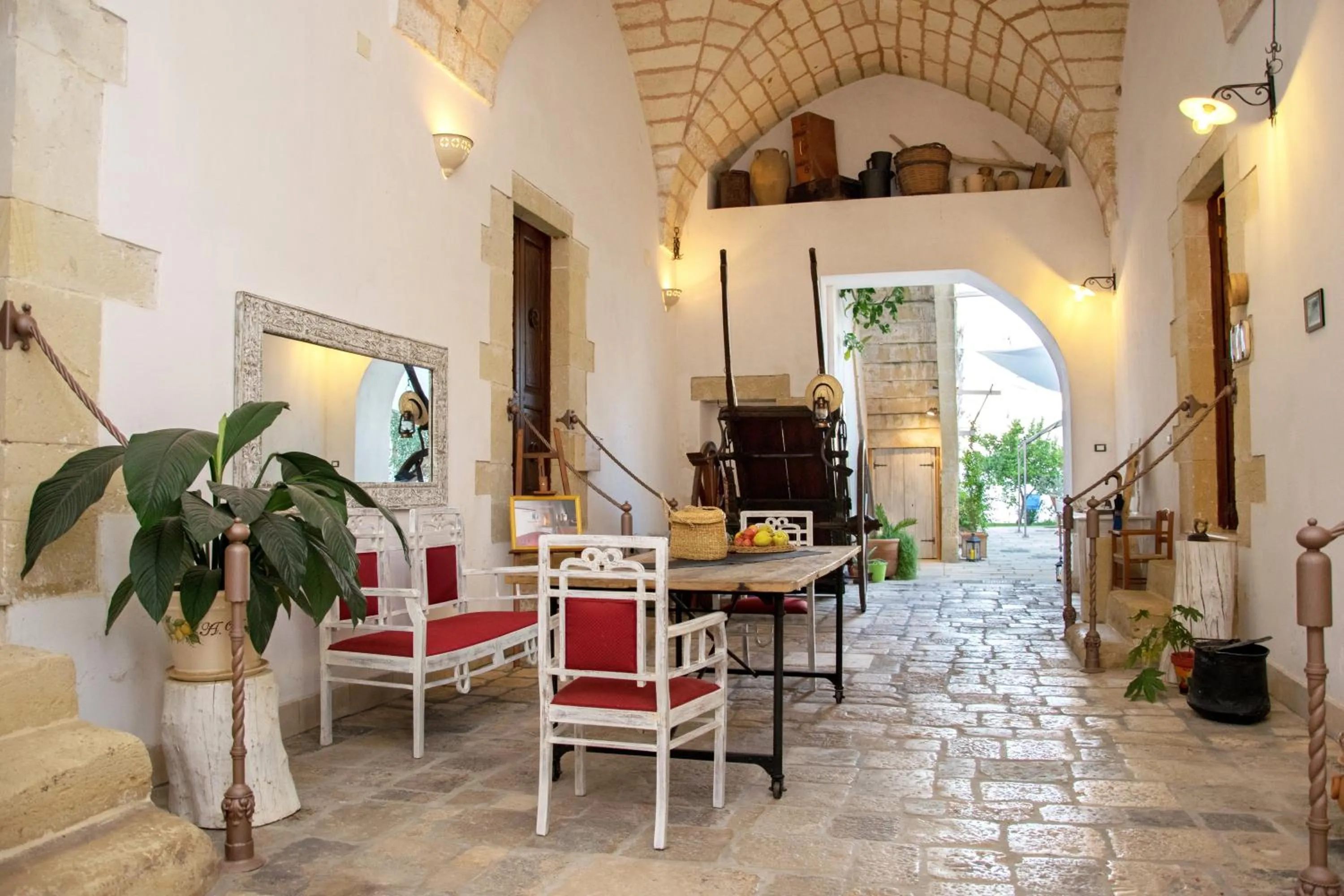 Lobby or reception in Borgo dei Filitti - B&B artistico - Piscina Solarium & Enoteca