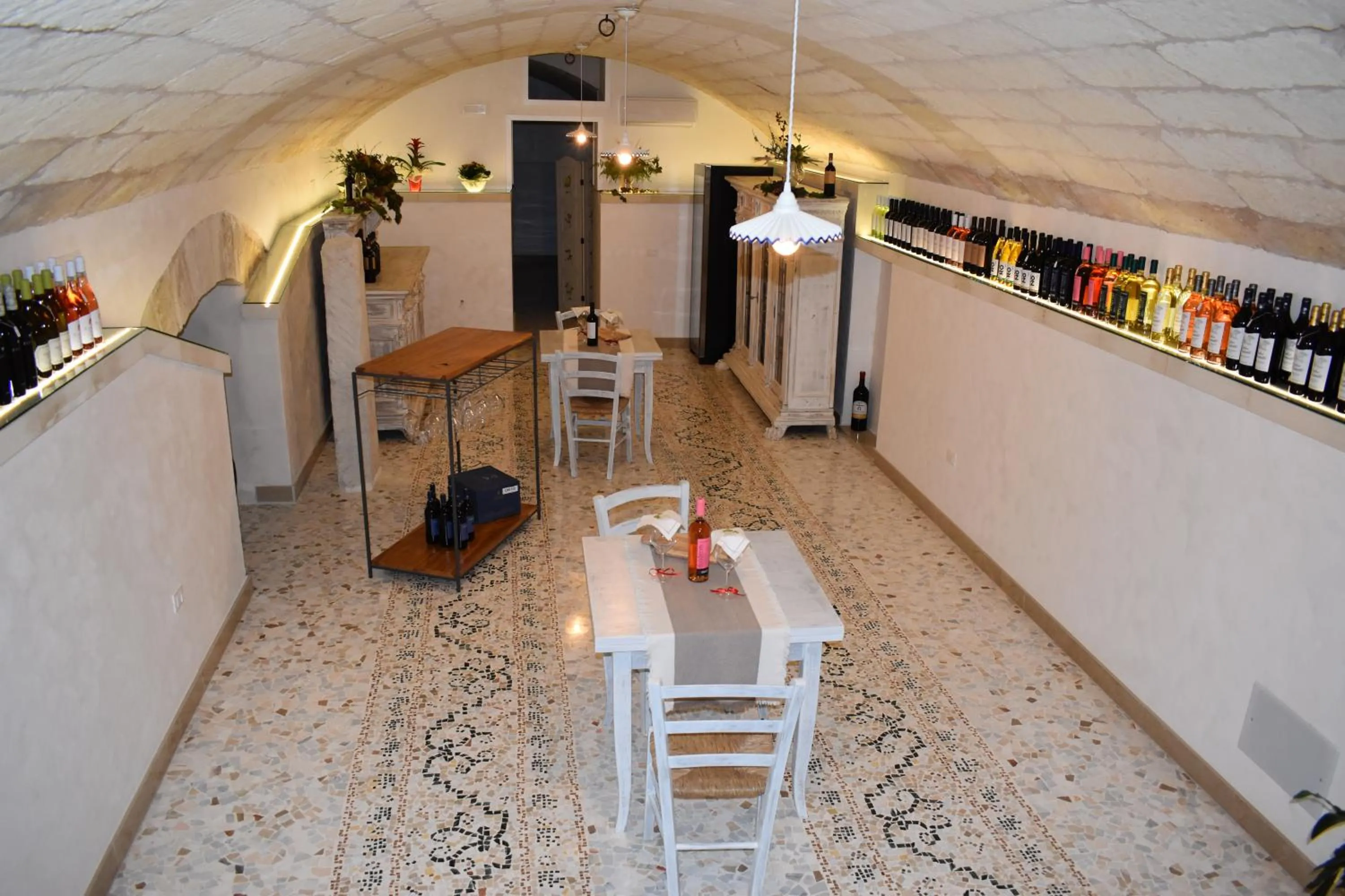 Food and drinks in Borgo dei Filitti - B&B artistico - Piscina Solarium & Enoteca