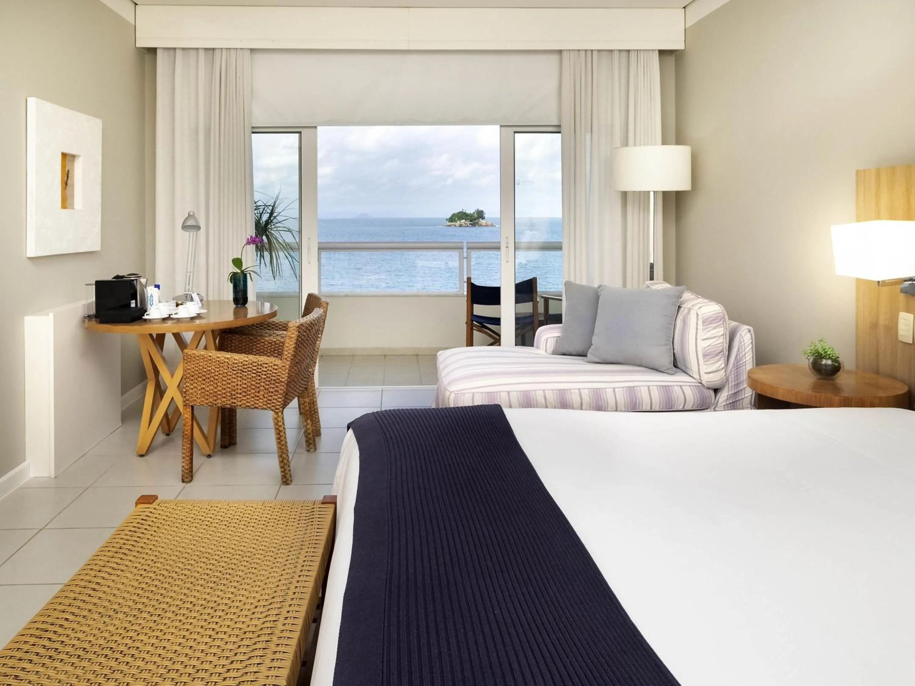 Bedroom, Bed in Hotel Jequitimar Guaruja Resort & Spa by Accor - Ex Sofitel