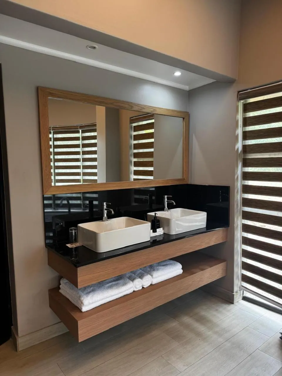 Bathroom in Ivory Tree Game Lodge