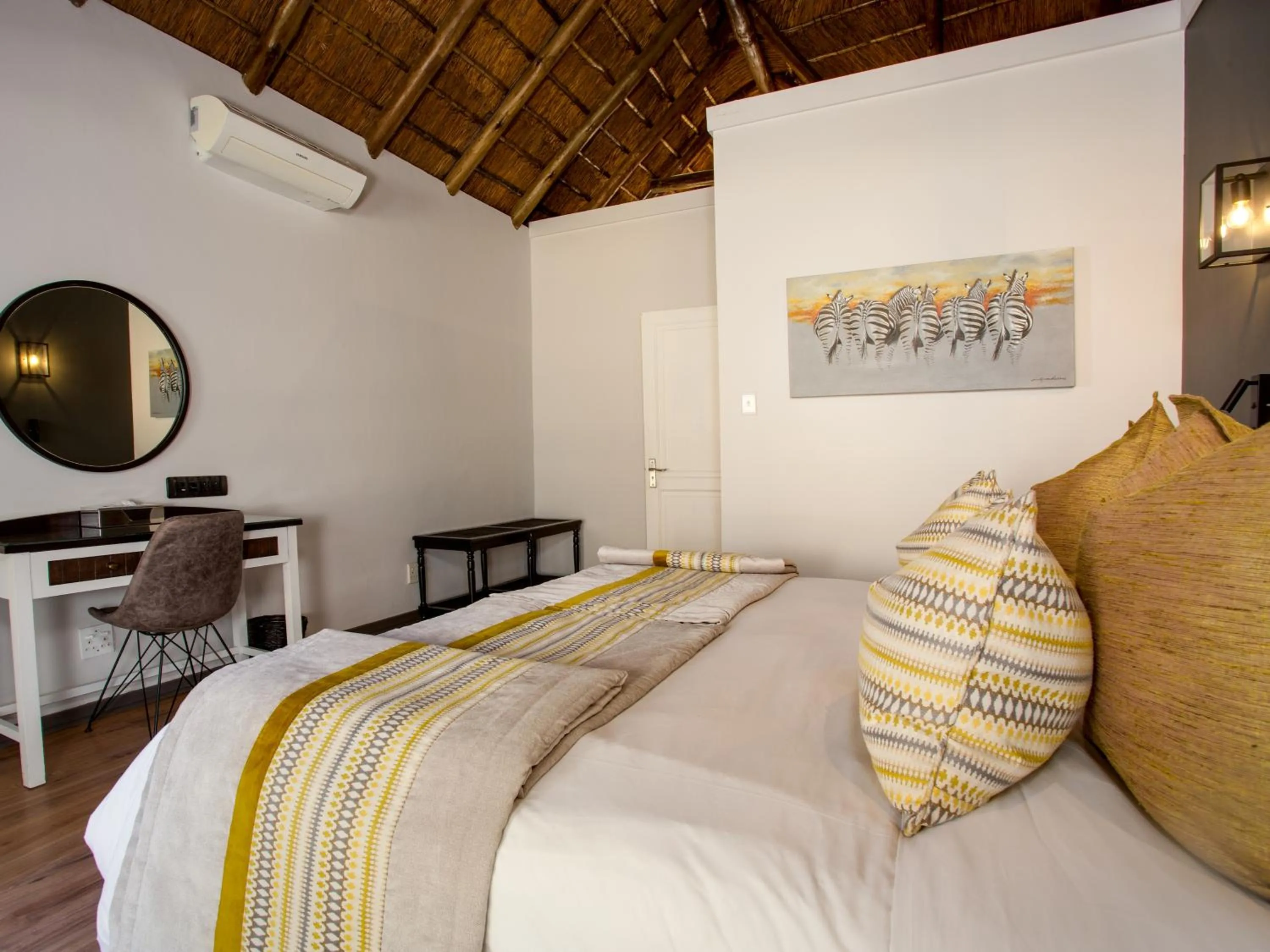 Bedroom, Bed in Ivory Tree Game Lodge