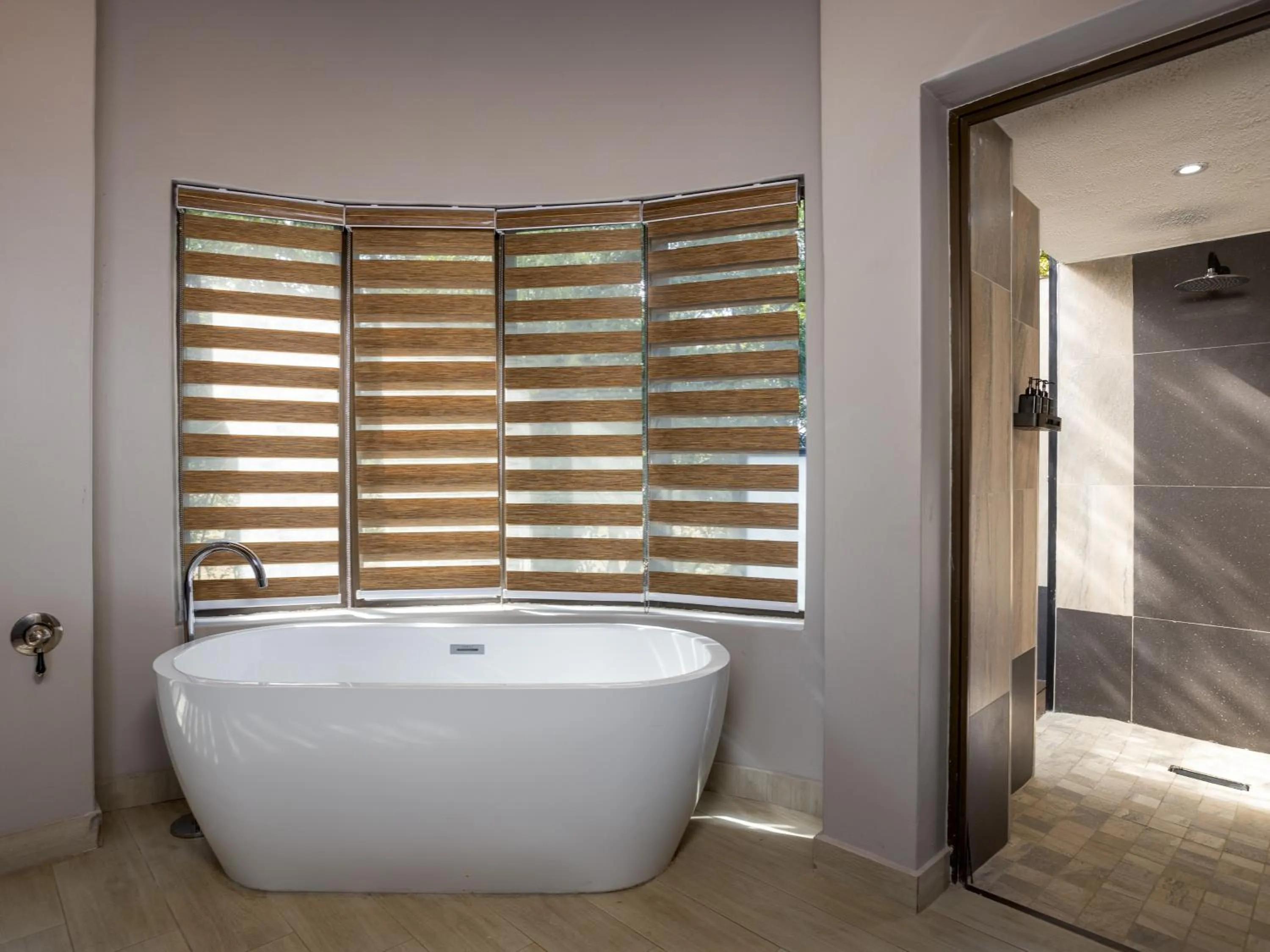 Shower in Ivory Tree Game Lodge