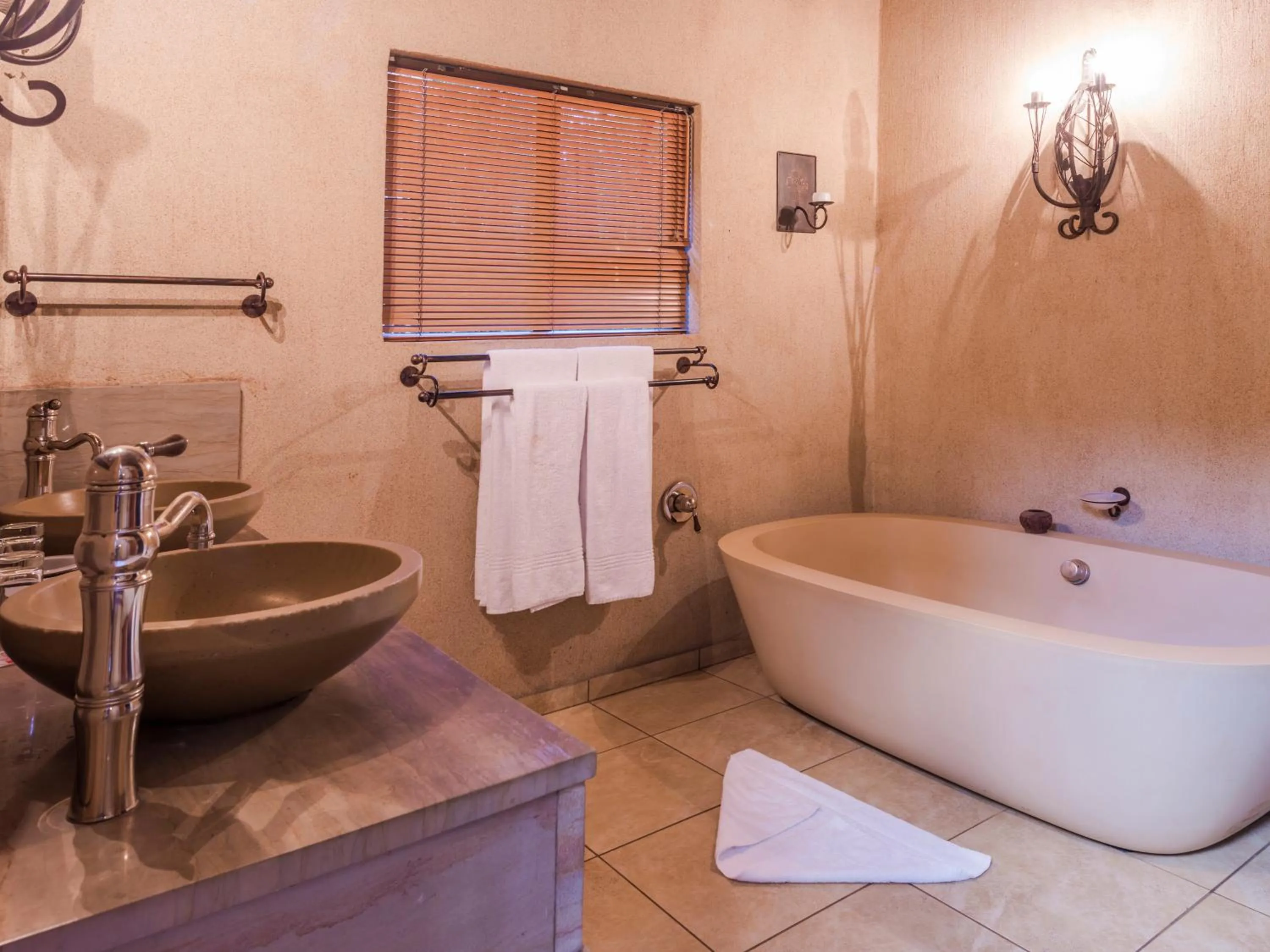 Shower in Ivory Tree Game Lodge