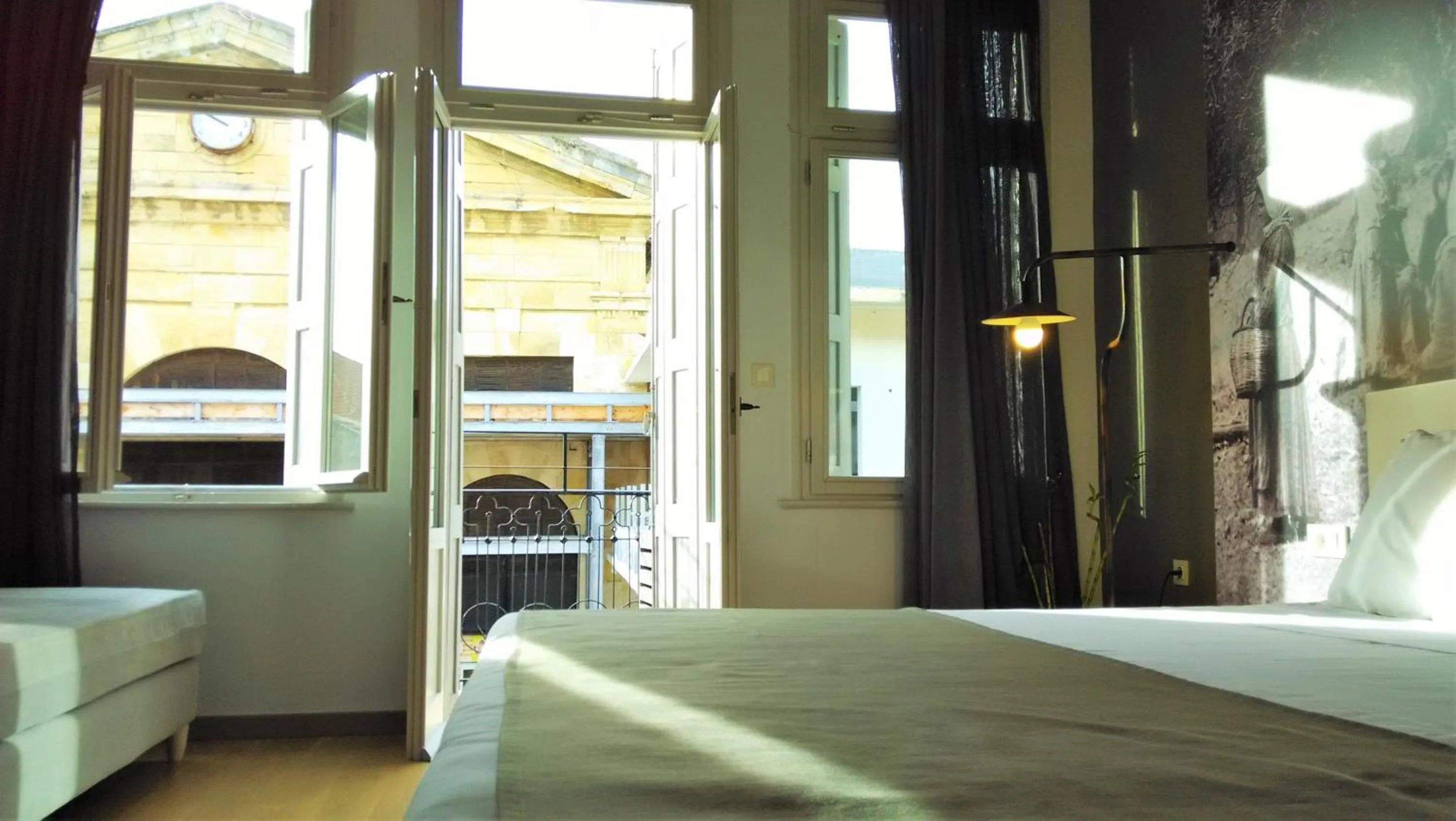 Photo of the whole room, Bed in Elia Daliani