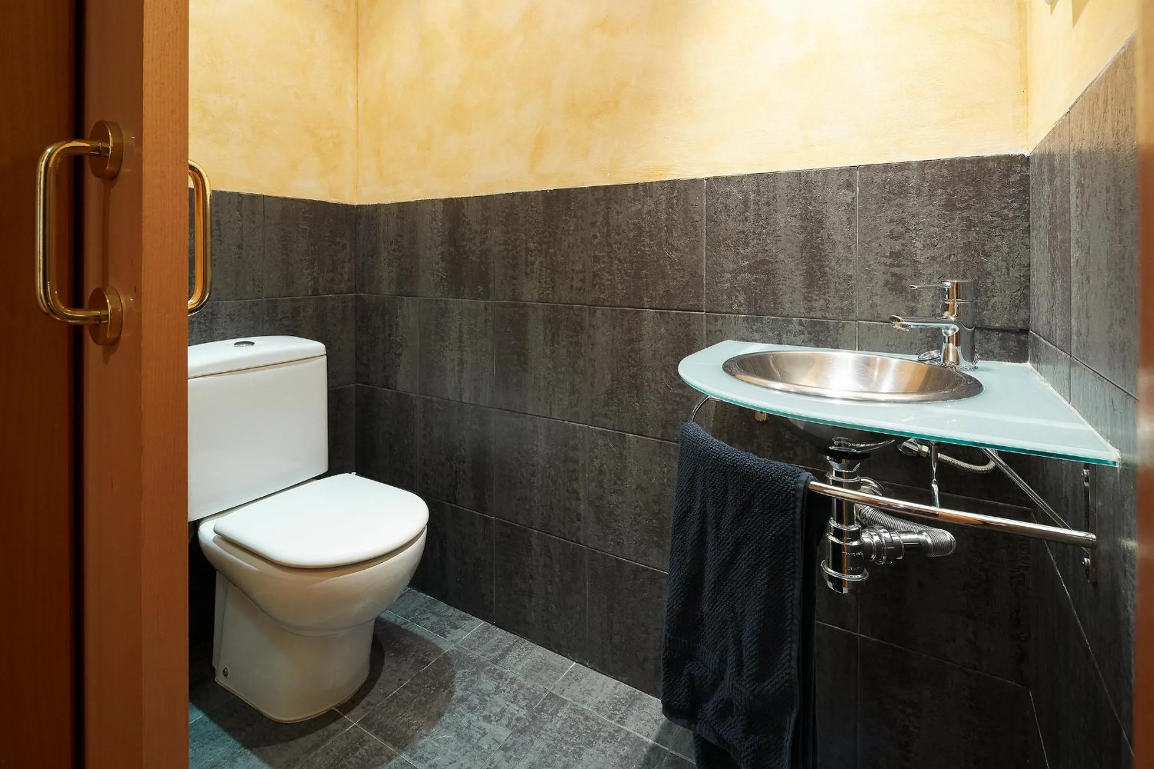 Toilet in Olles Apartment