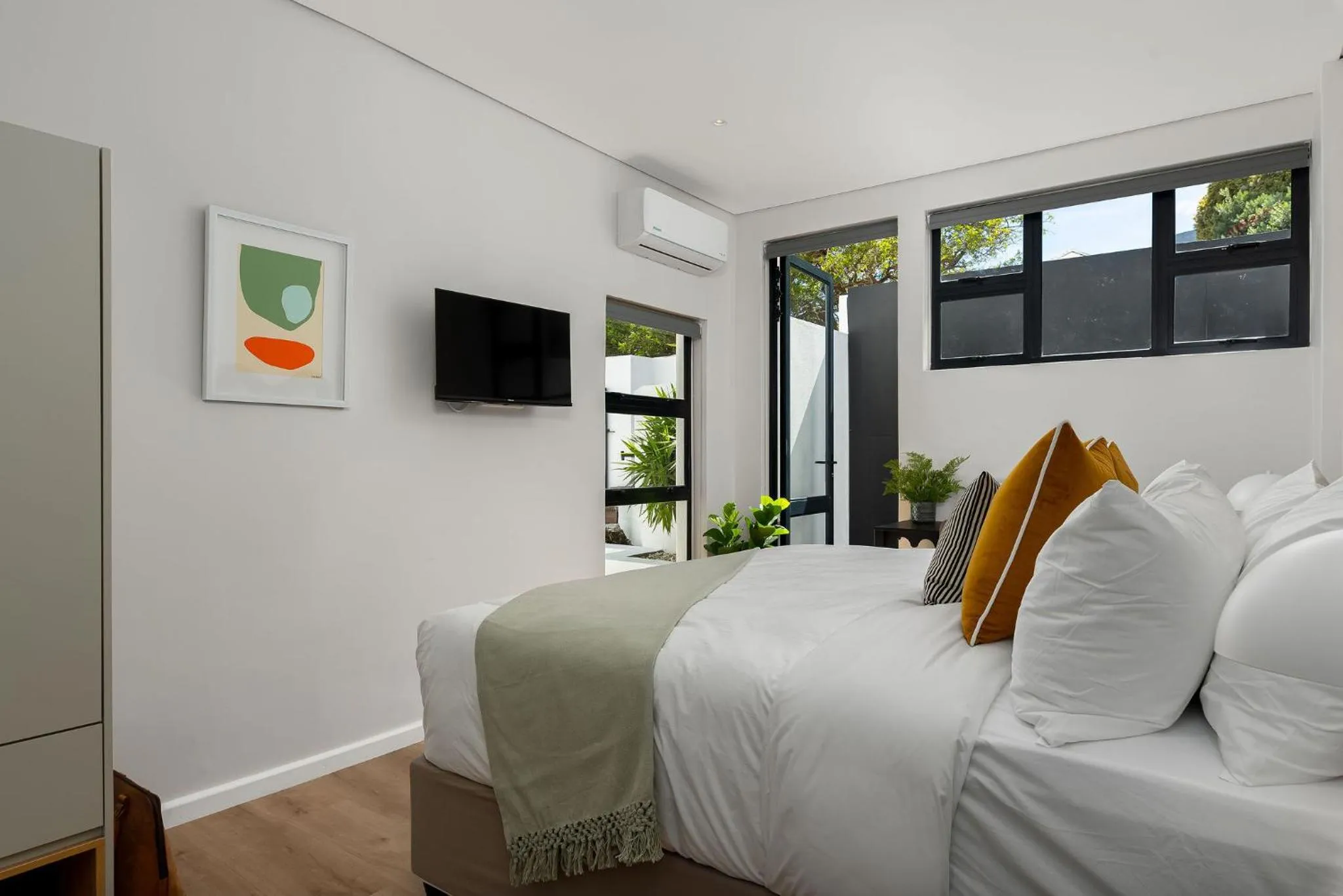 Bed in Neighbourgood 1st Crescent