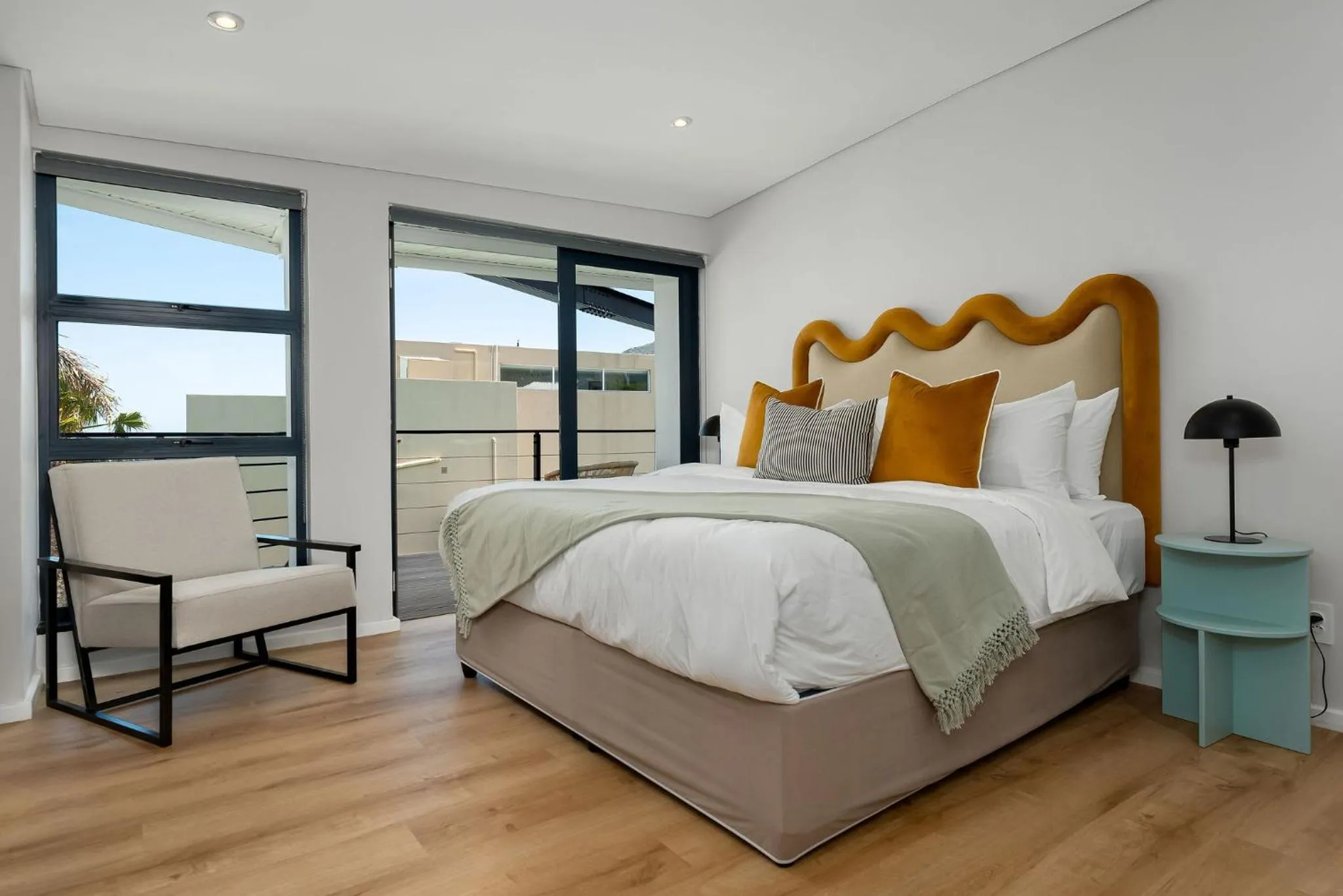 Bed in Neighbourgood 1st Crescent