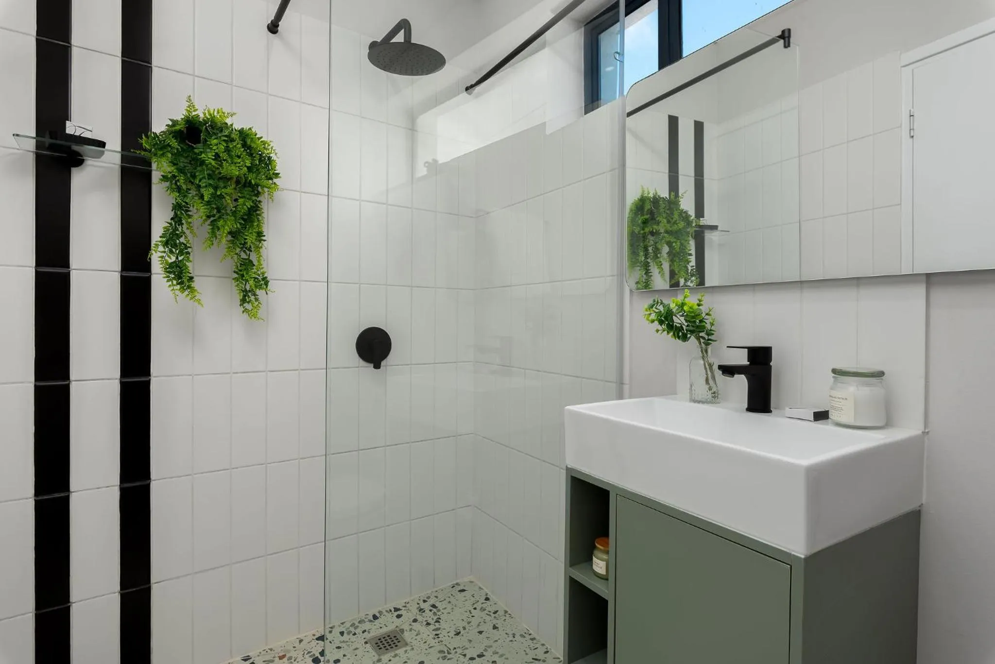 Shower in Neighbourgood 1st Crescent