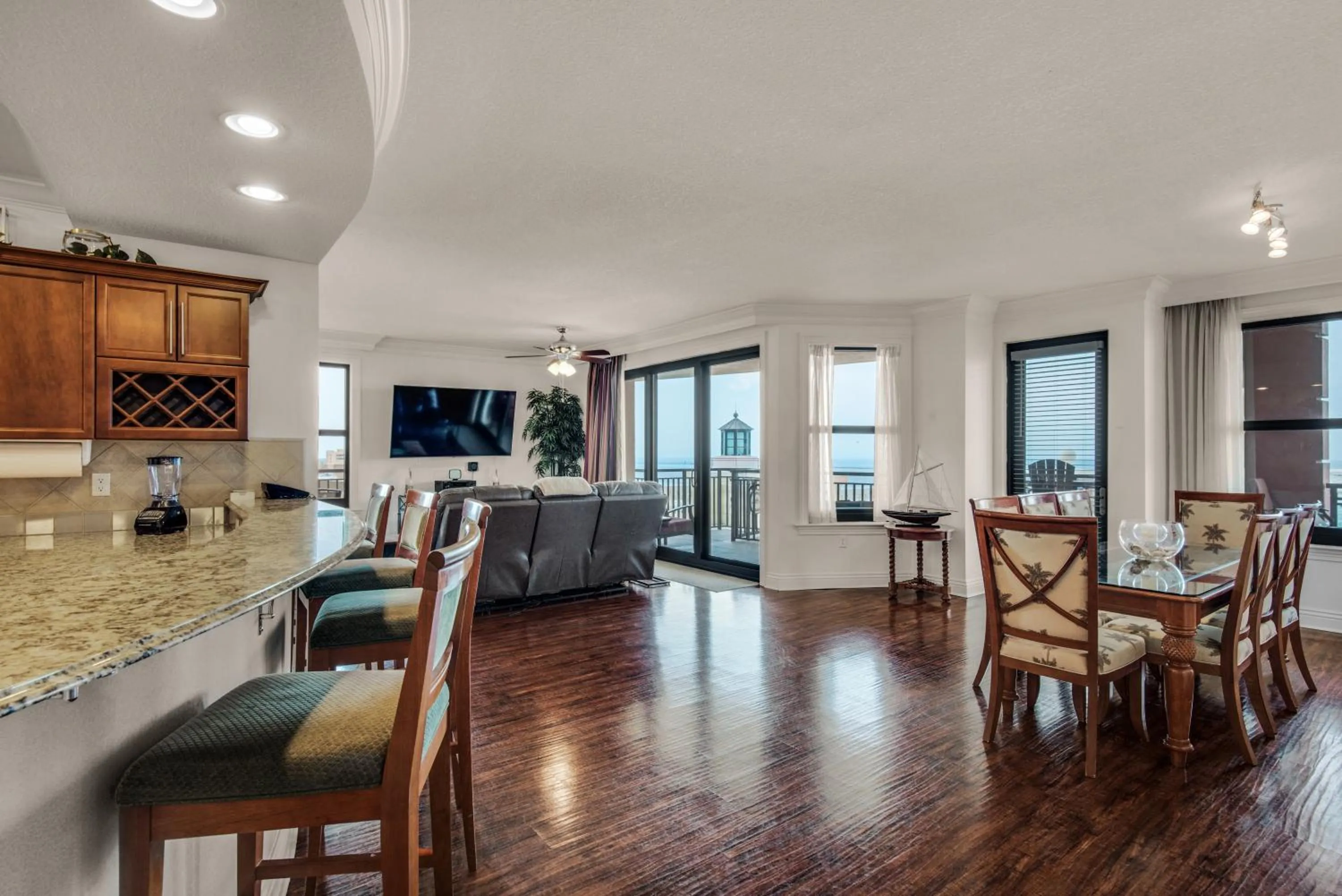 Bright, Corner Unit With Incredible Gulf And Sunset Views!