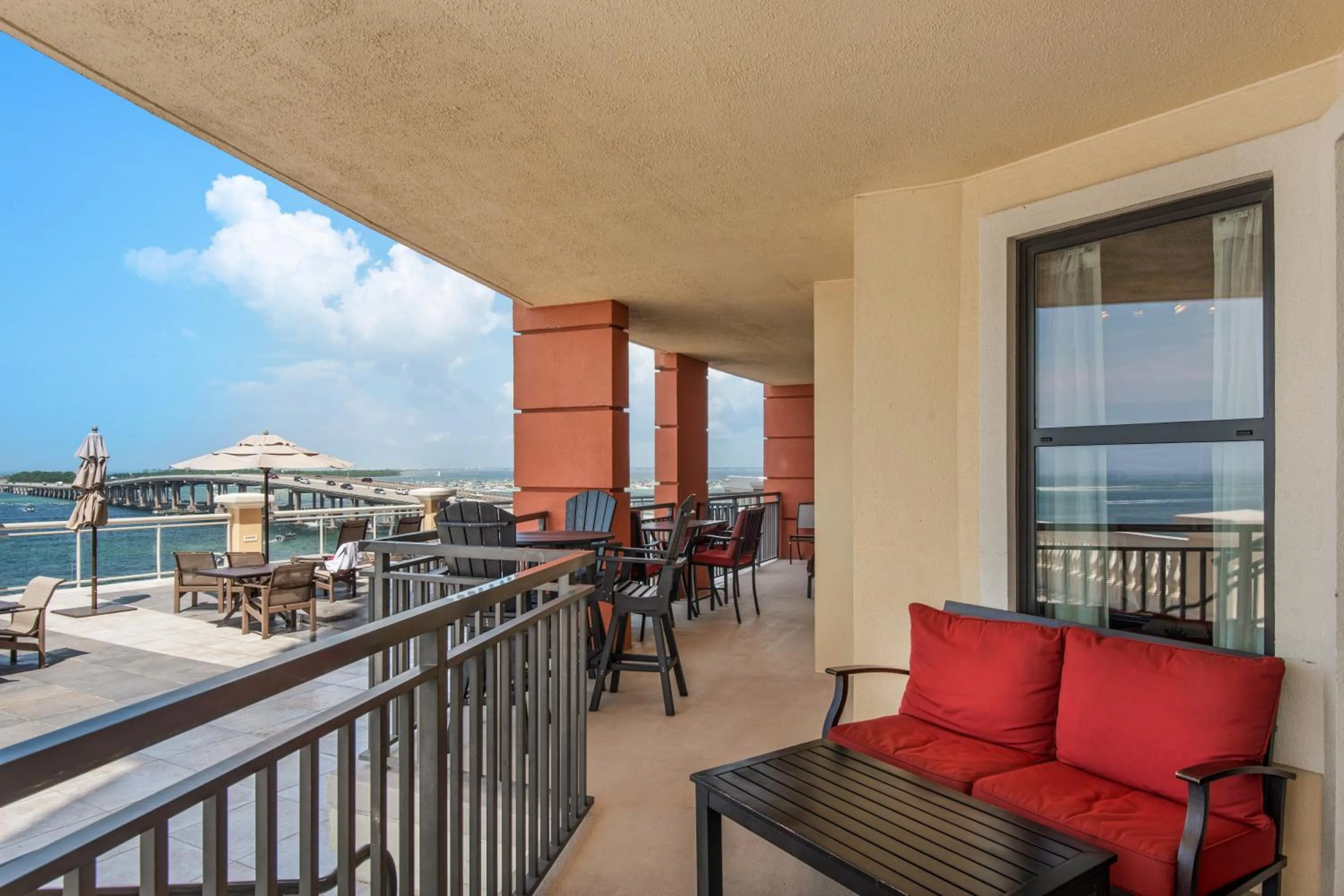 Bright, Corner Unit With Incredible Gulf And Sunset Views!