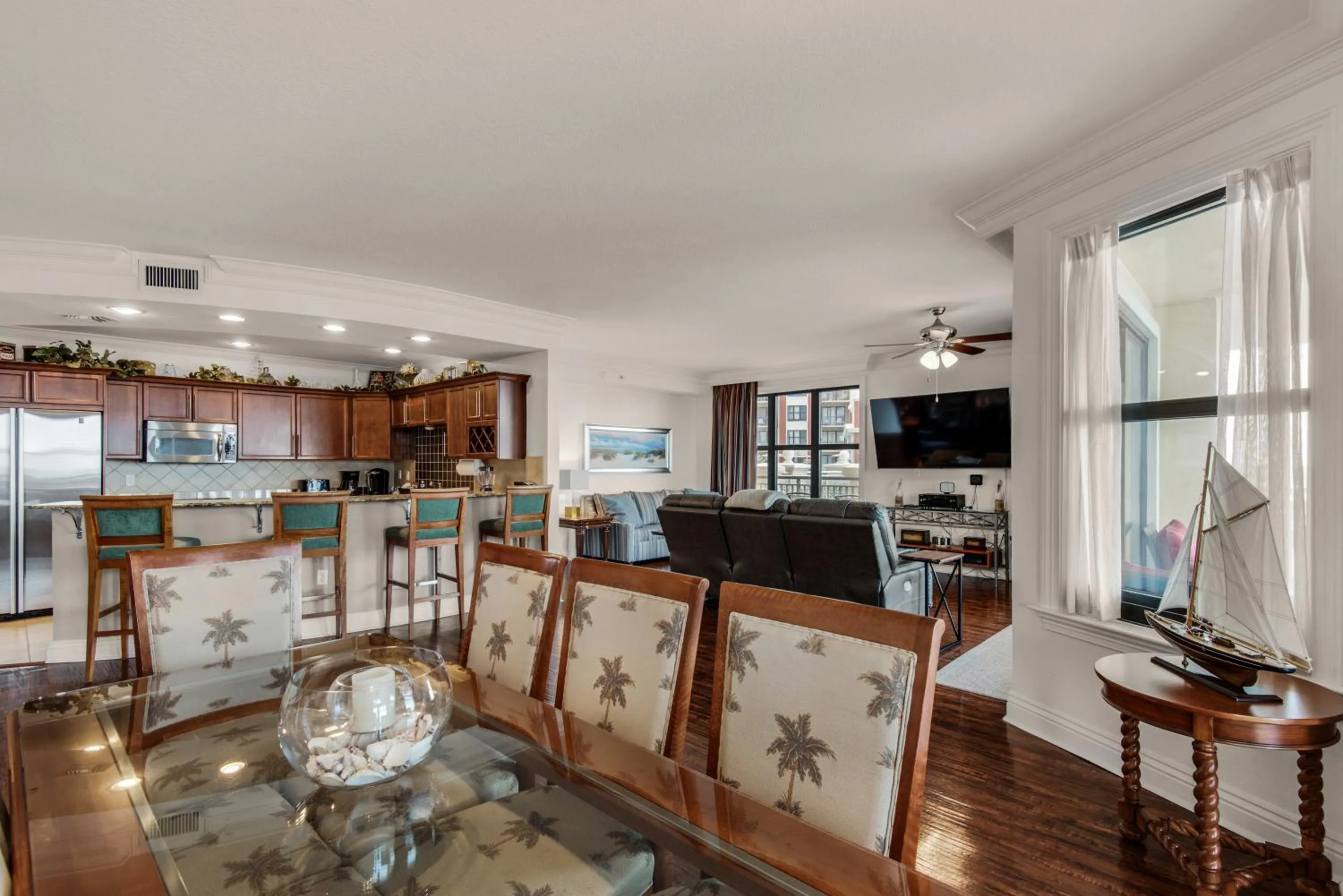 Bright, Corner Unit With Incredible Gulf And Sunset Views!