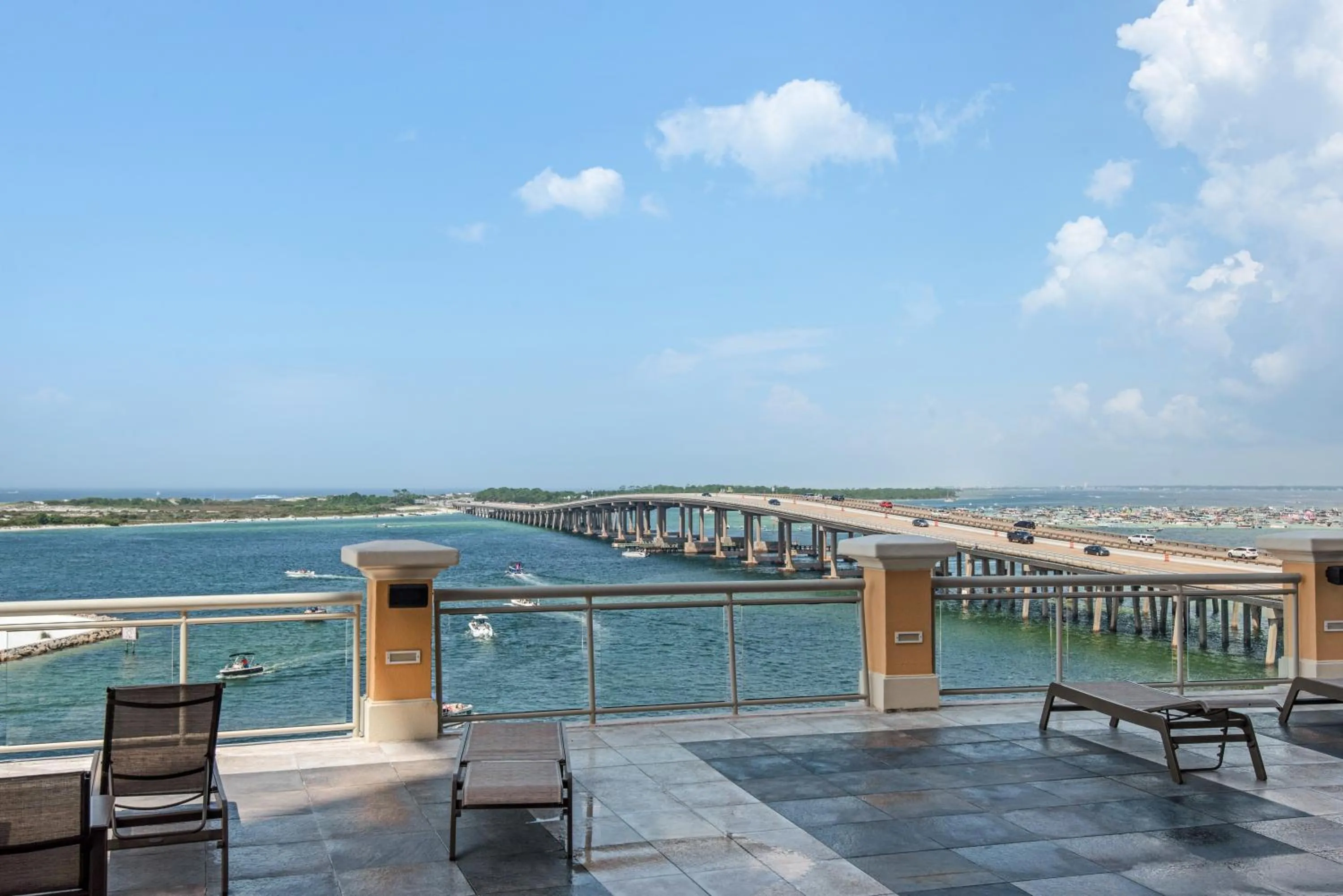 Bright, Corner Unit With Incredible Gulf And Sunset Views!