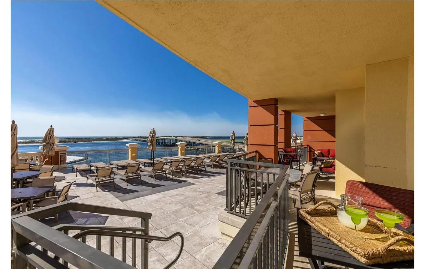 Bright, Corner Unit With Incredible Gulf And Sunset Views!