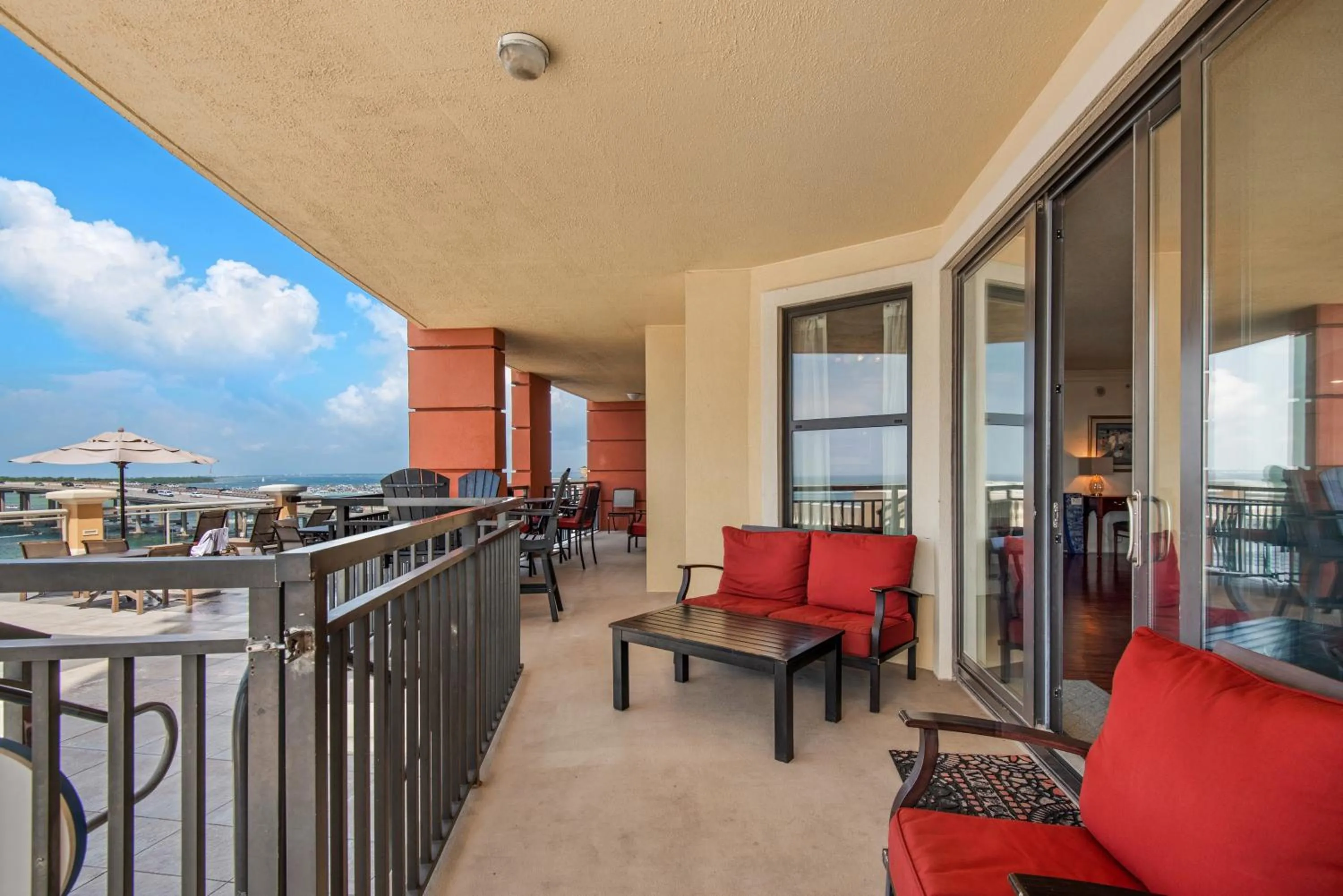 Bright, Corner Unit With Incredible Gulf And Sunset Views!