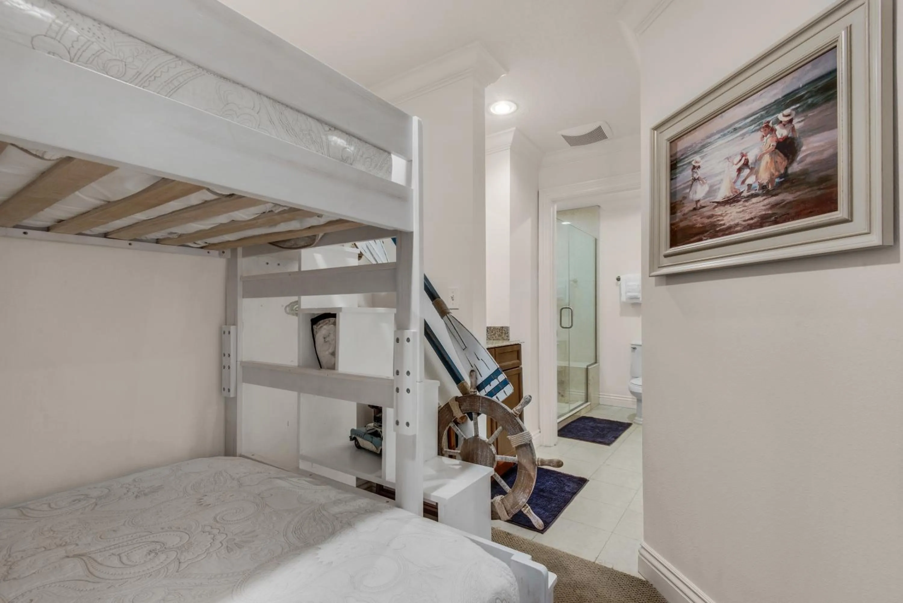Bed in Bright, Corner Unit With Incredible Gulf And Sunset Views!