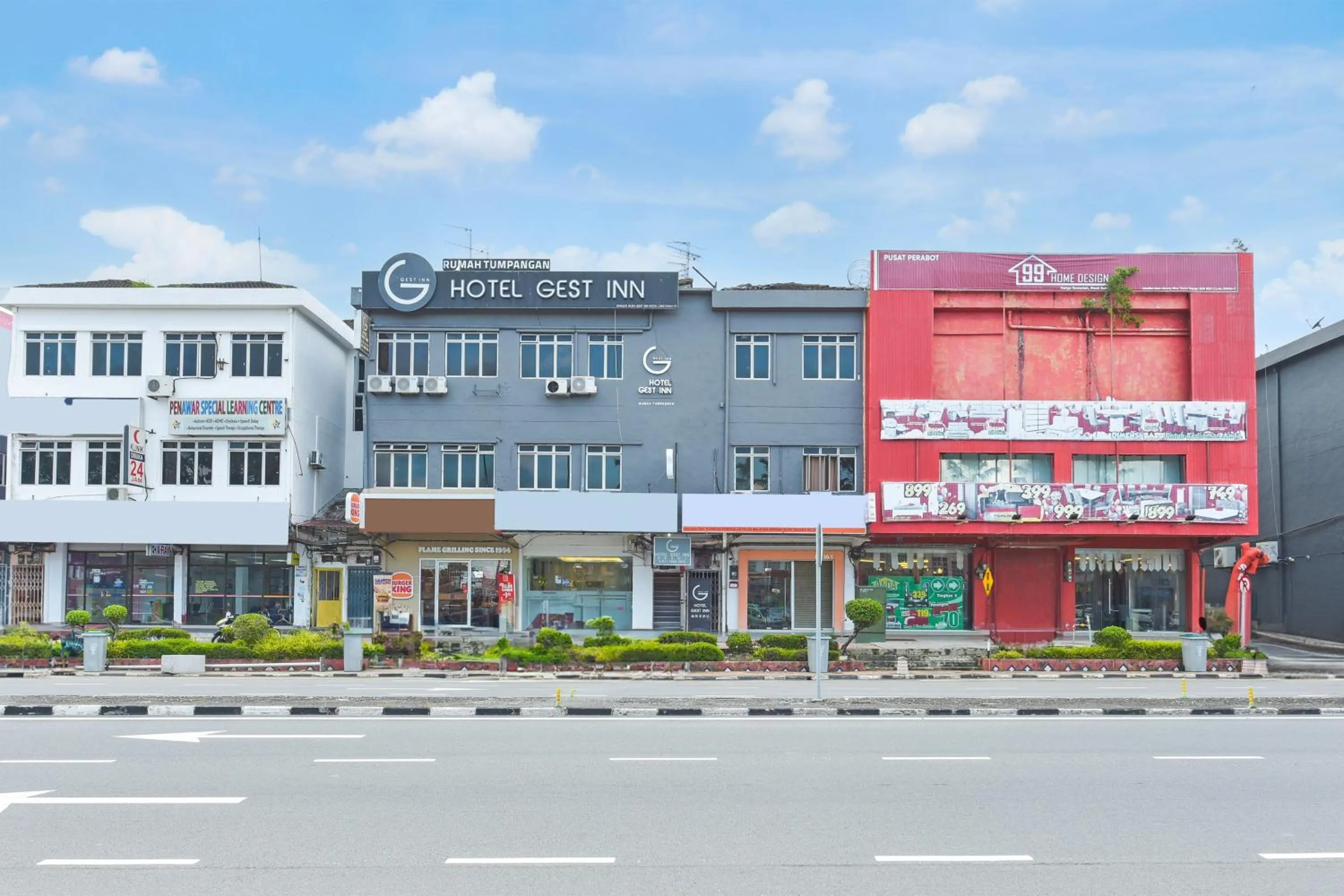 Facade/entrance in Hotel O Gest Inn