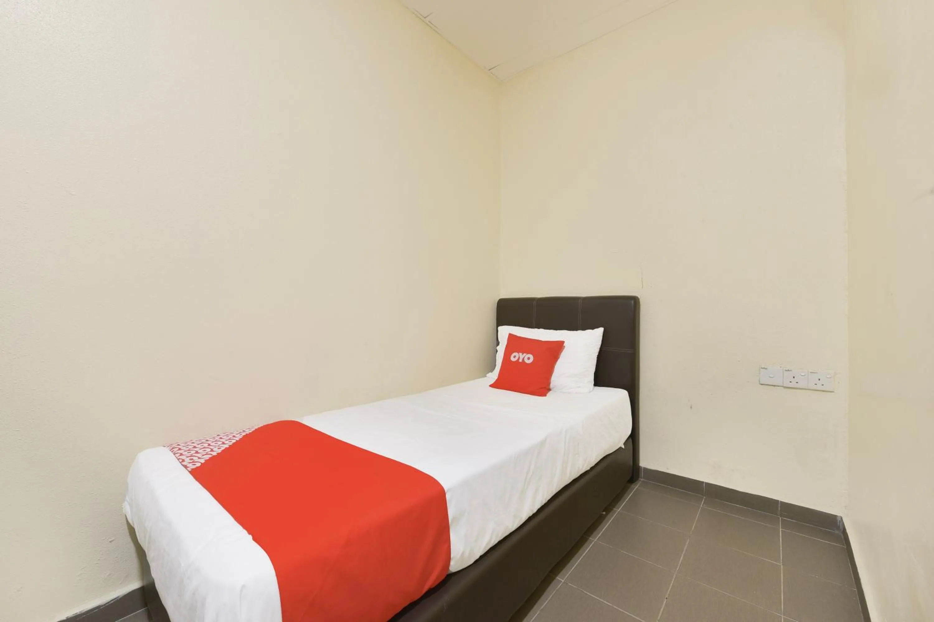 Bedroom, Bed in Hotel O Gest Inn