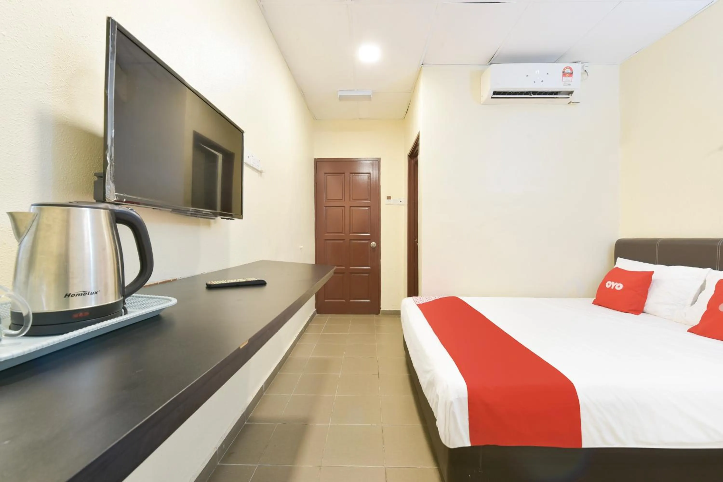 Bedroom, Bed in Hotel O Gest Inn