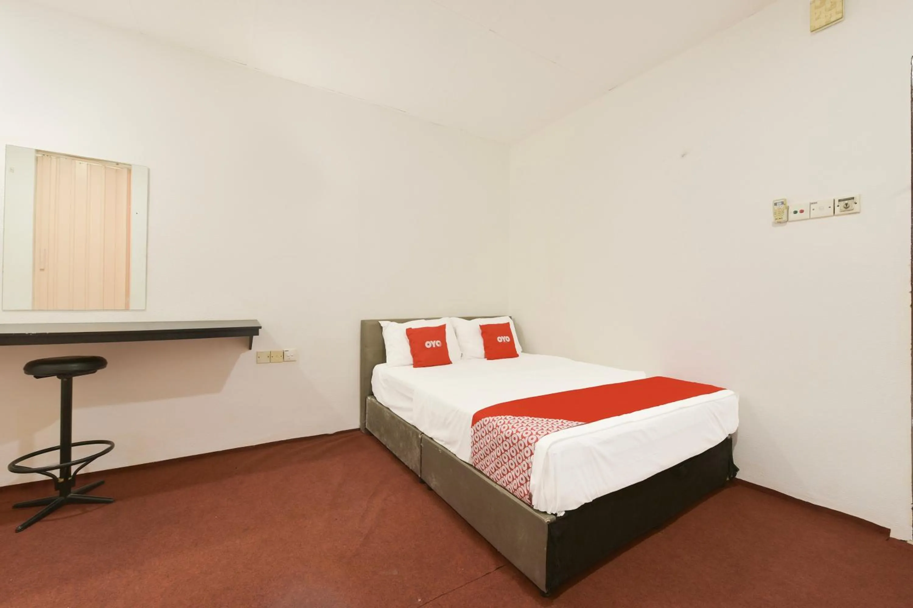 Bedroom, Bed in Hotel O Gest Inn