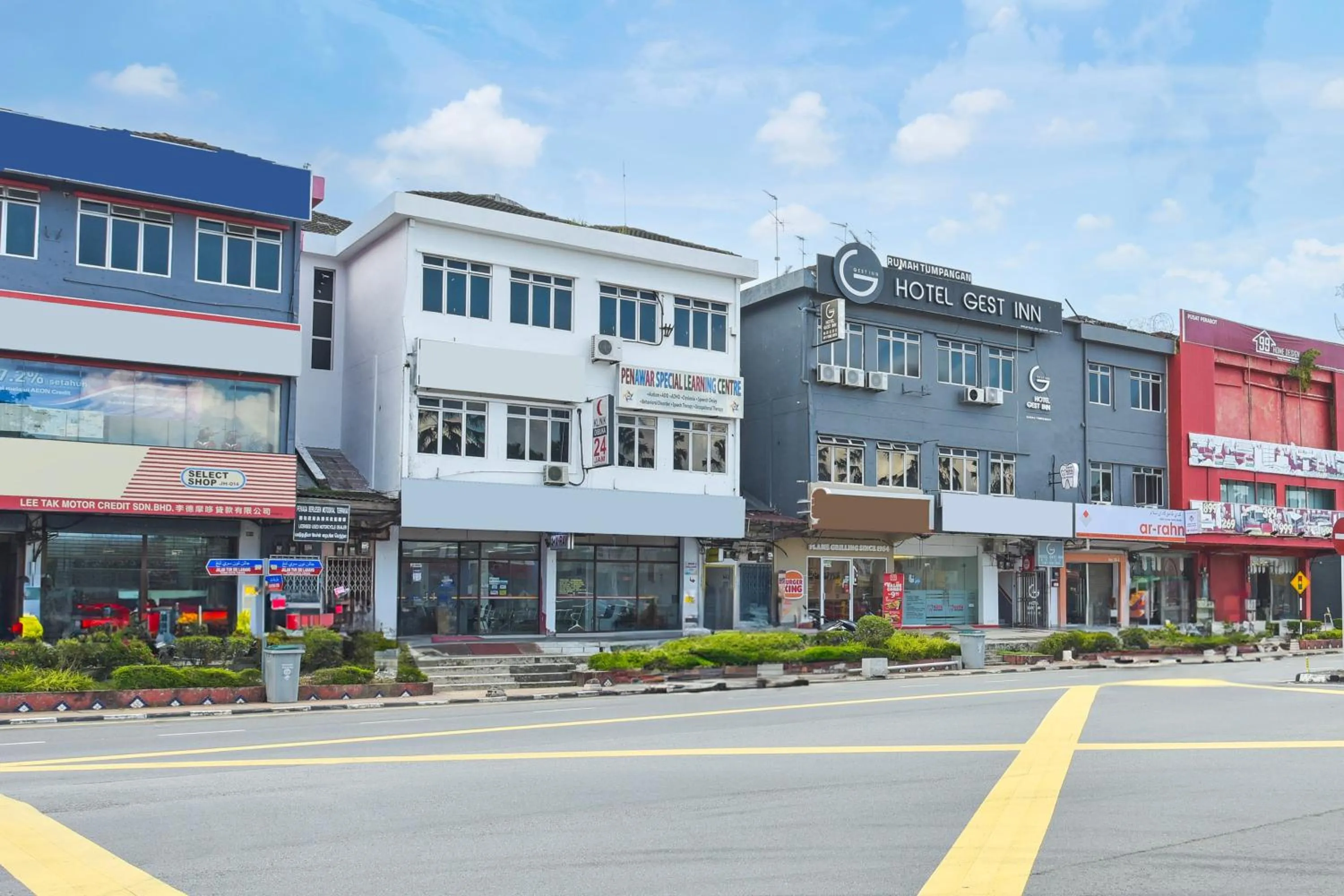 Facade/entrance in Hotel O Gest Inn