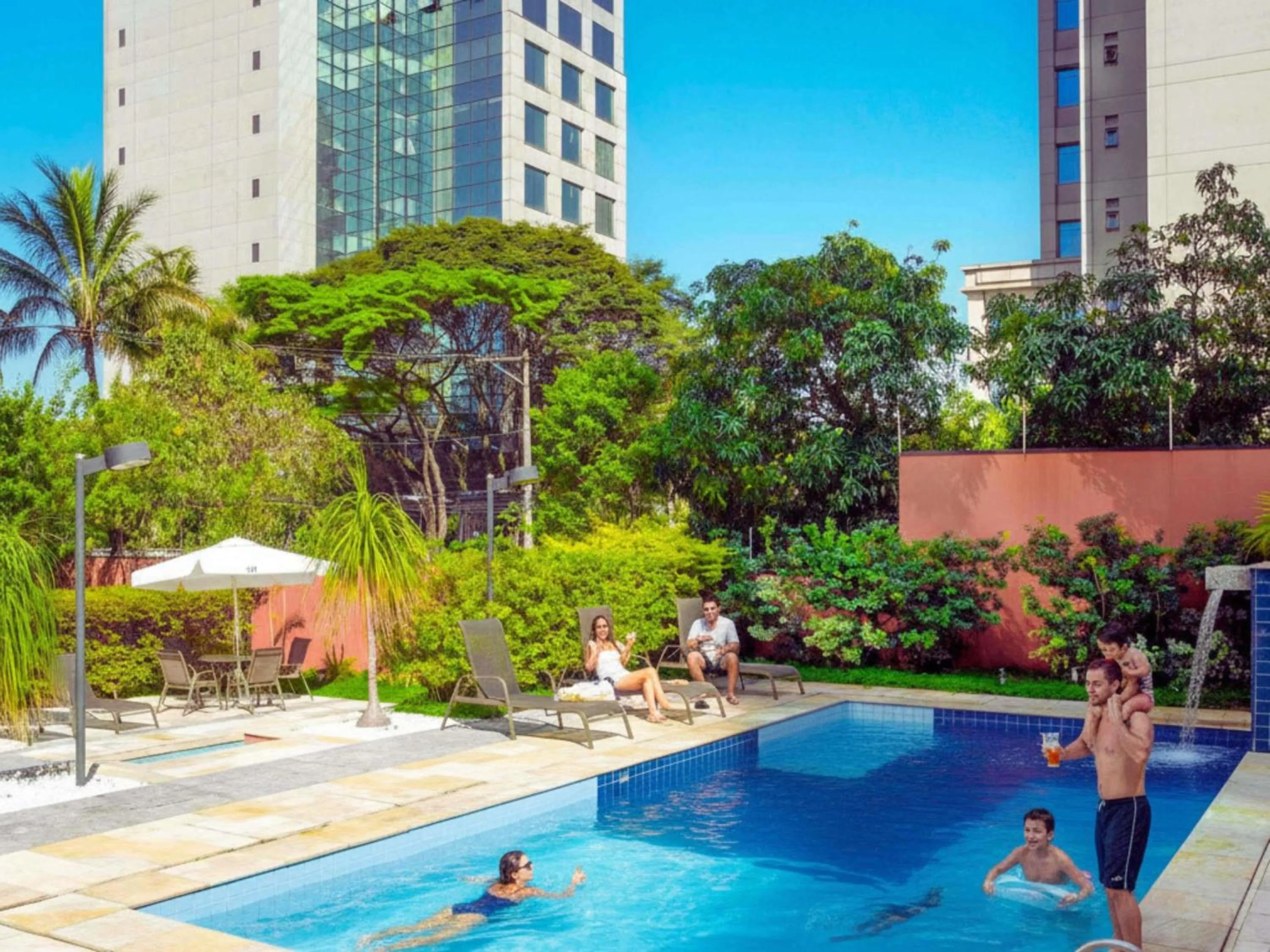 Pool view in Mercure São Paulo Berrini